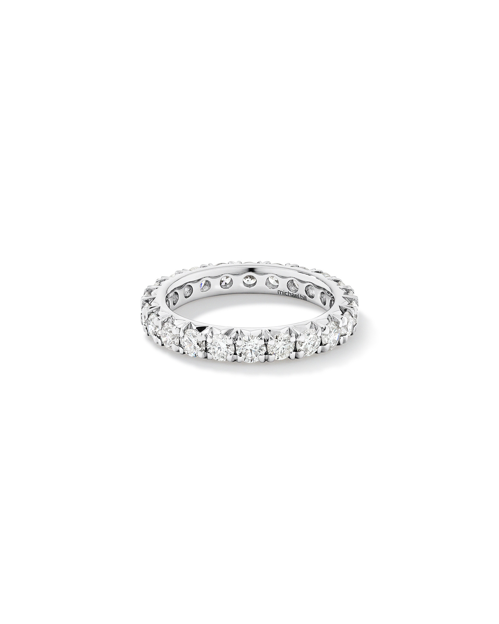 Alliance éternité en platine avec diamants totalisant 1,85 ct