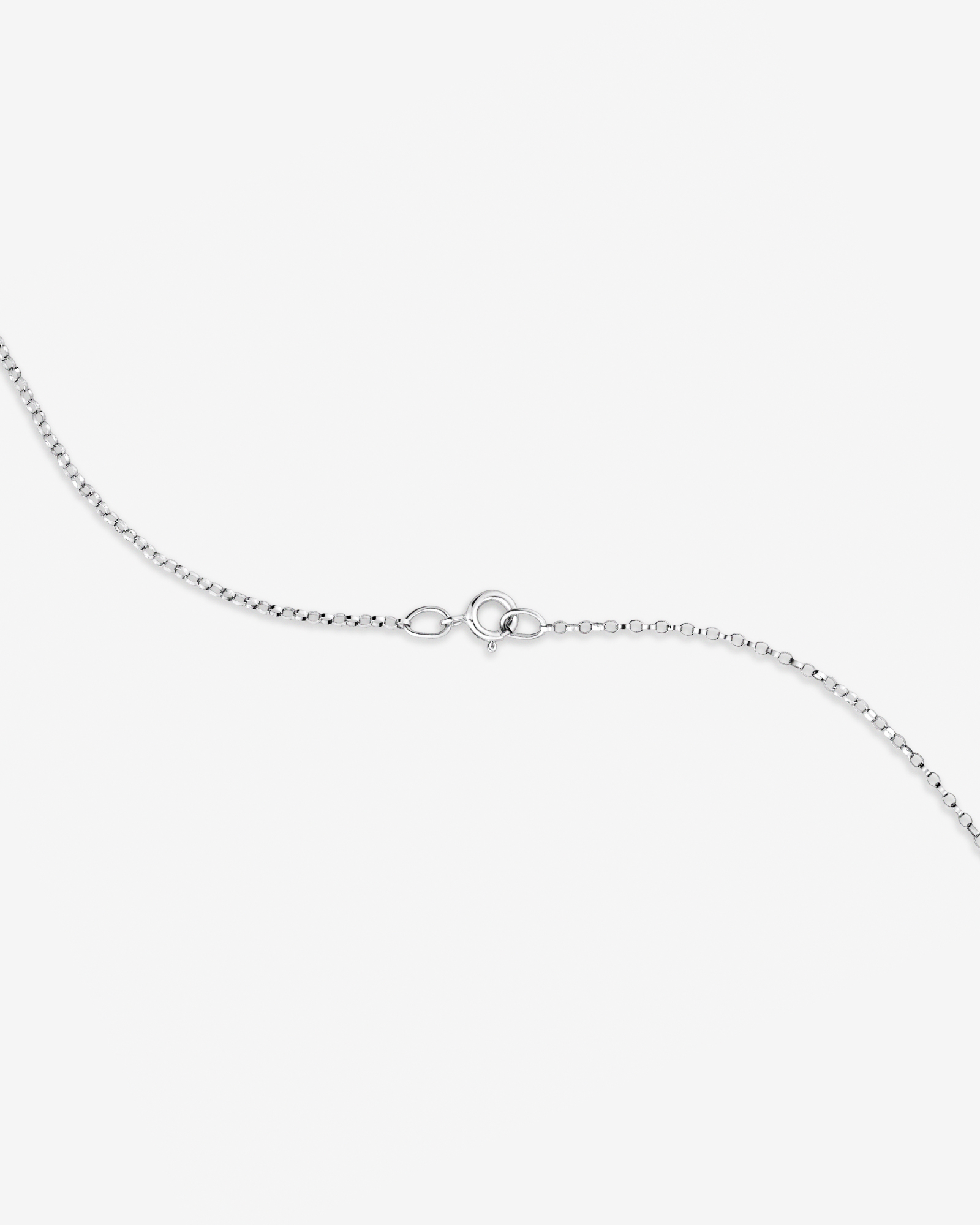 Collier à initiale O en or blanc 10 K avec diamants totalisant 0,10 ct