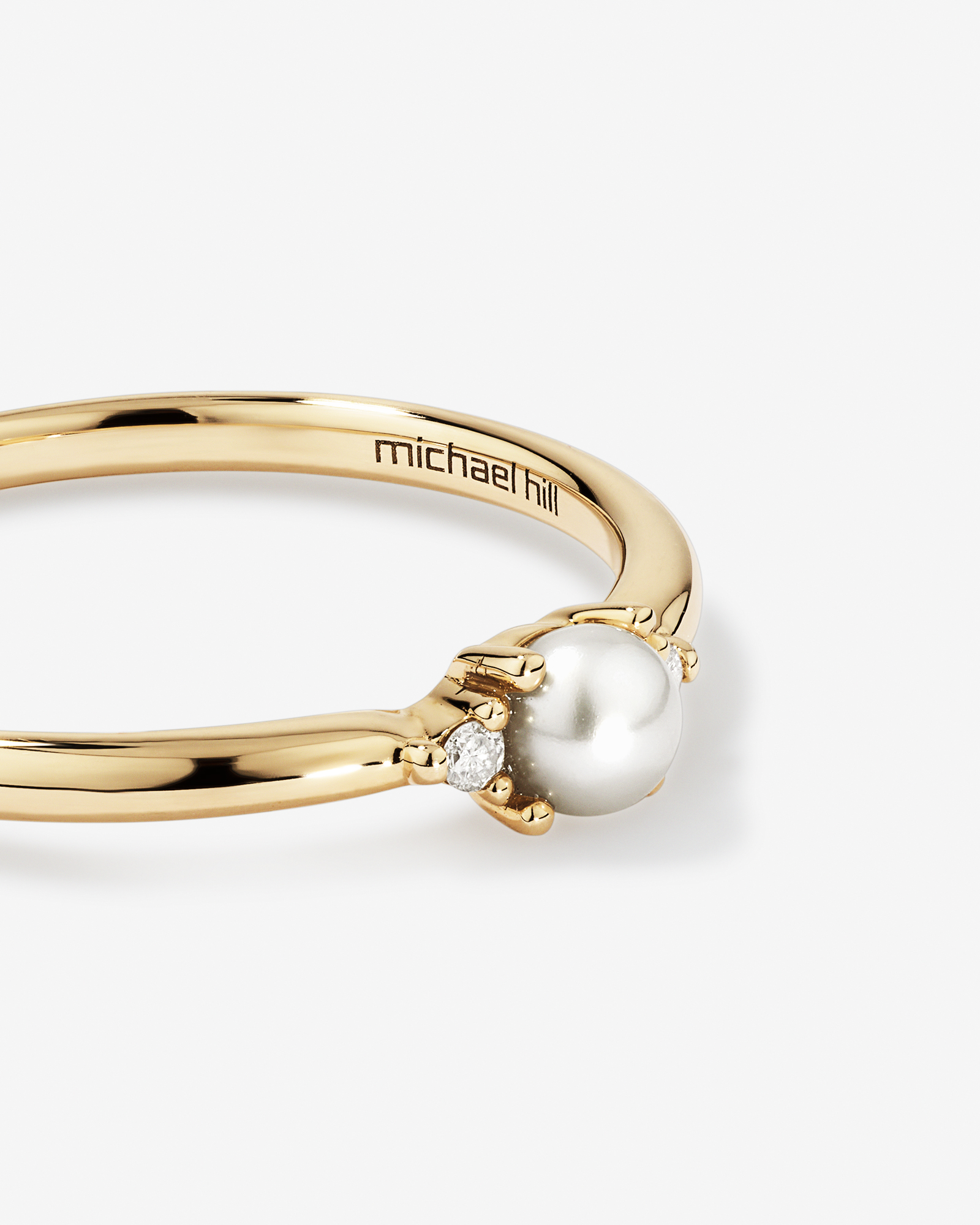 Bague à 3 pierres avec perle d'eau douce cultivée et diamants en or jaune 10 kt