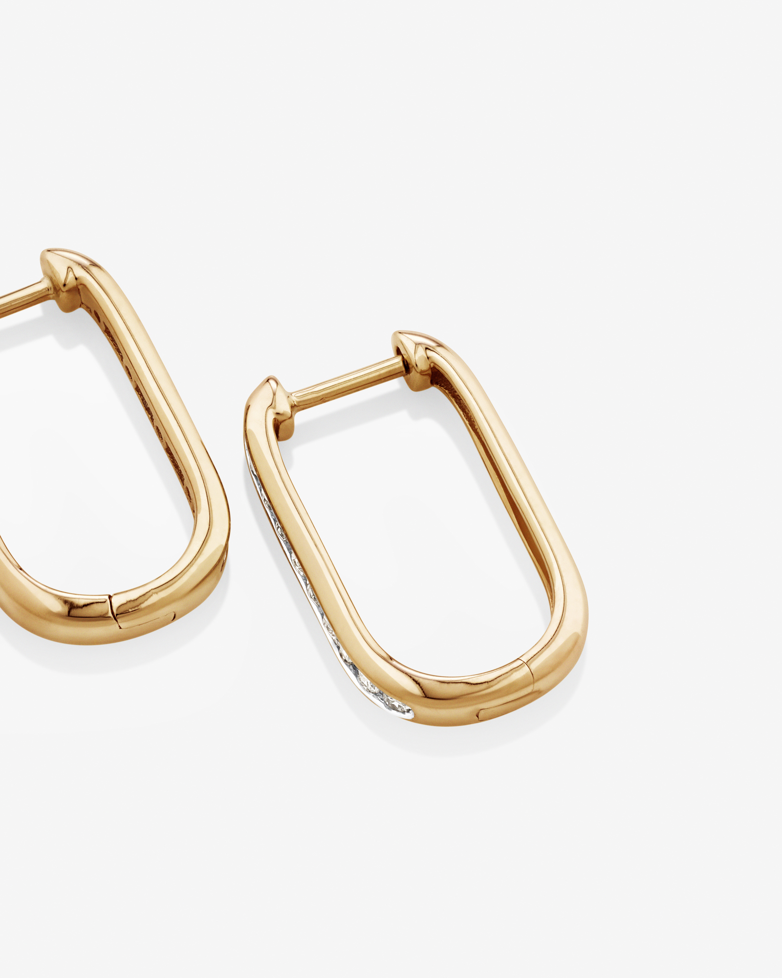 Anneaux courts en or jaune 10 K avec diamants totalisant 0,22 ct