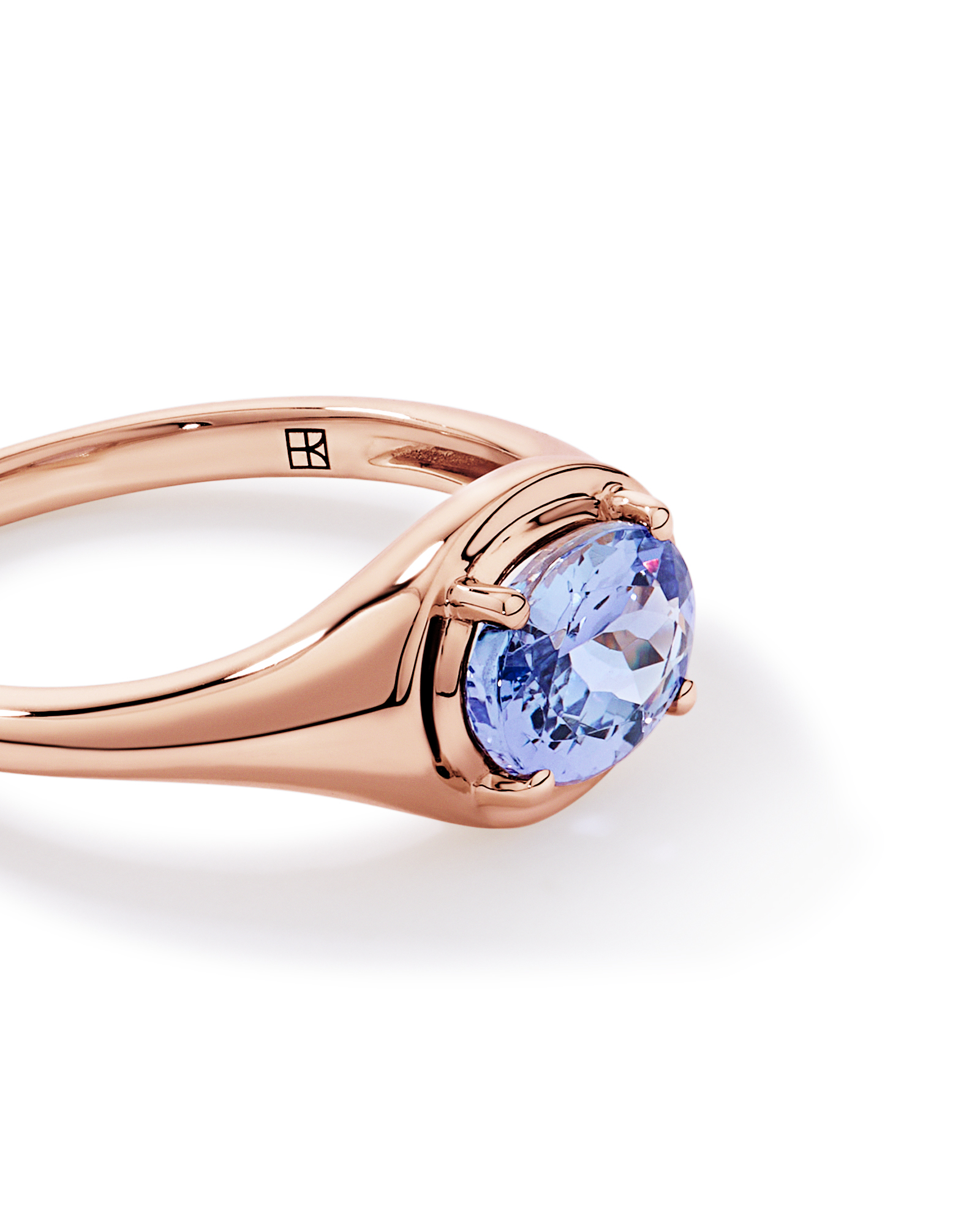Oval Cut Tanzanite East-to-West Set Ring 10kt Rose Gold