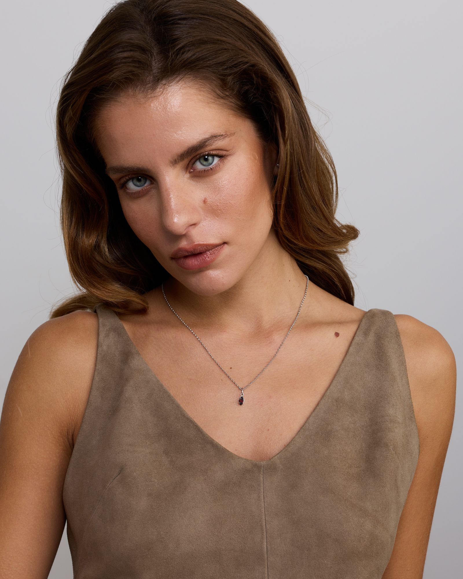 Pendentif en grenat taille marquise en argent sterling