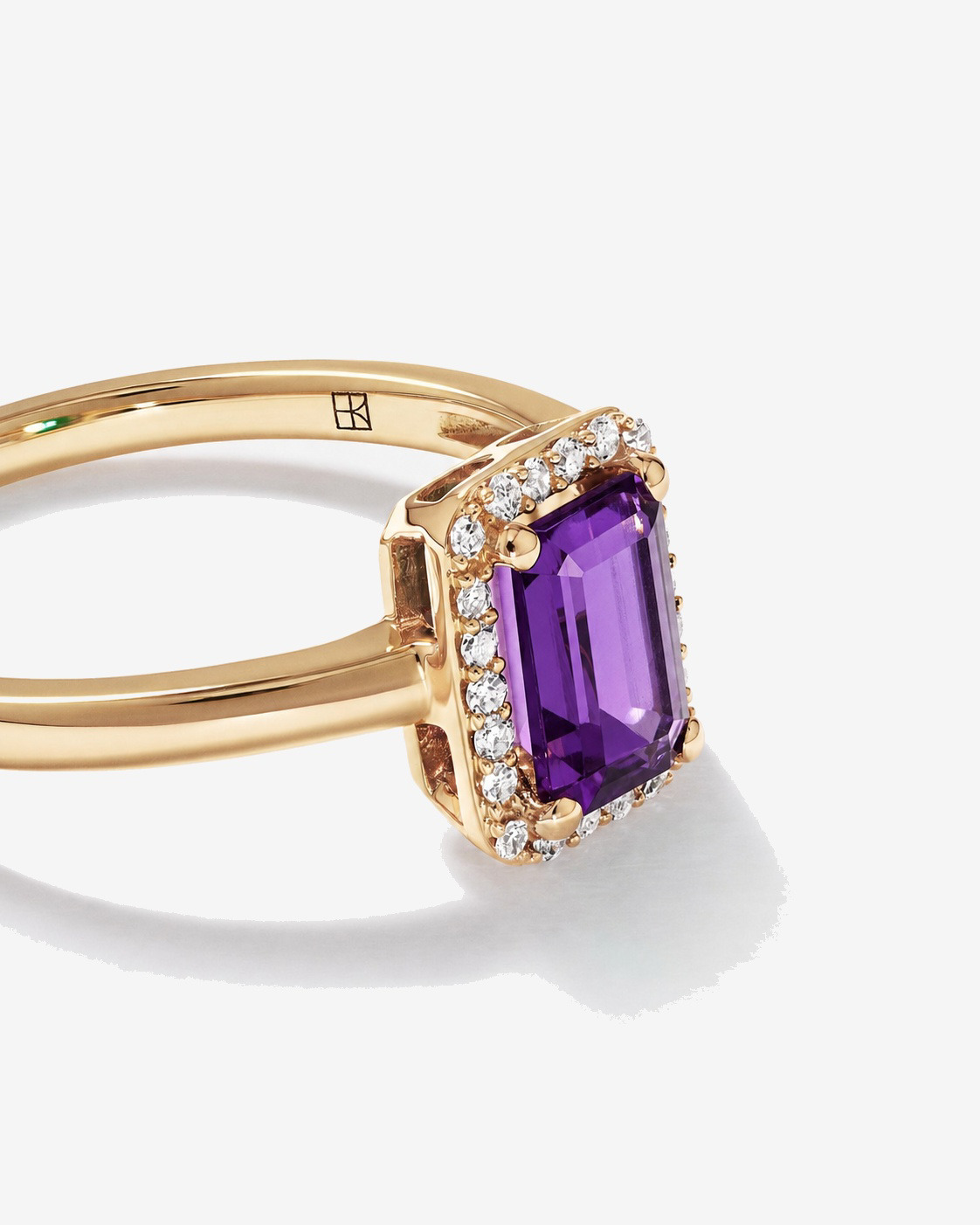 Bague halo Améthyste taille émeraude avec diamants en or jaune 10 ct