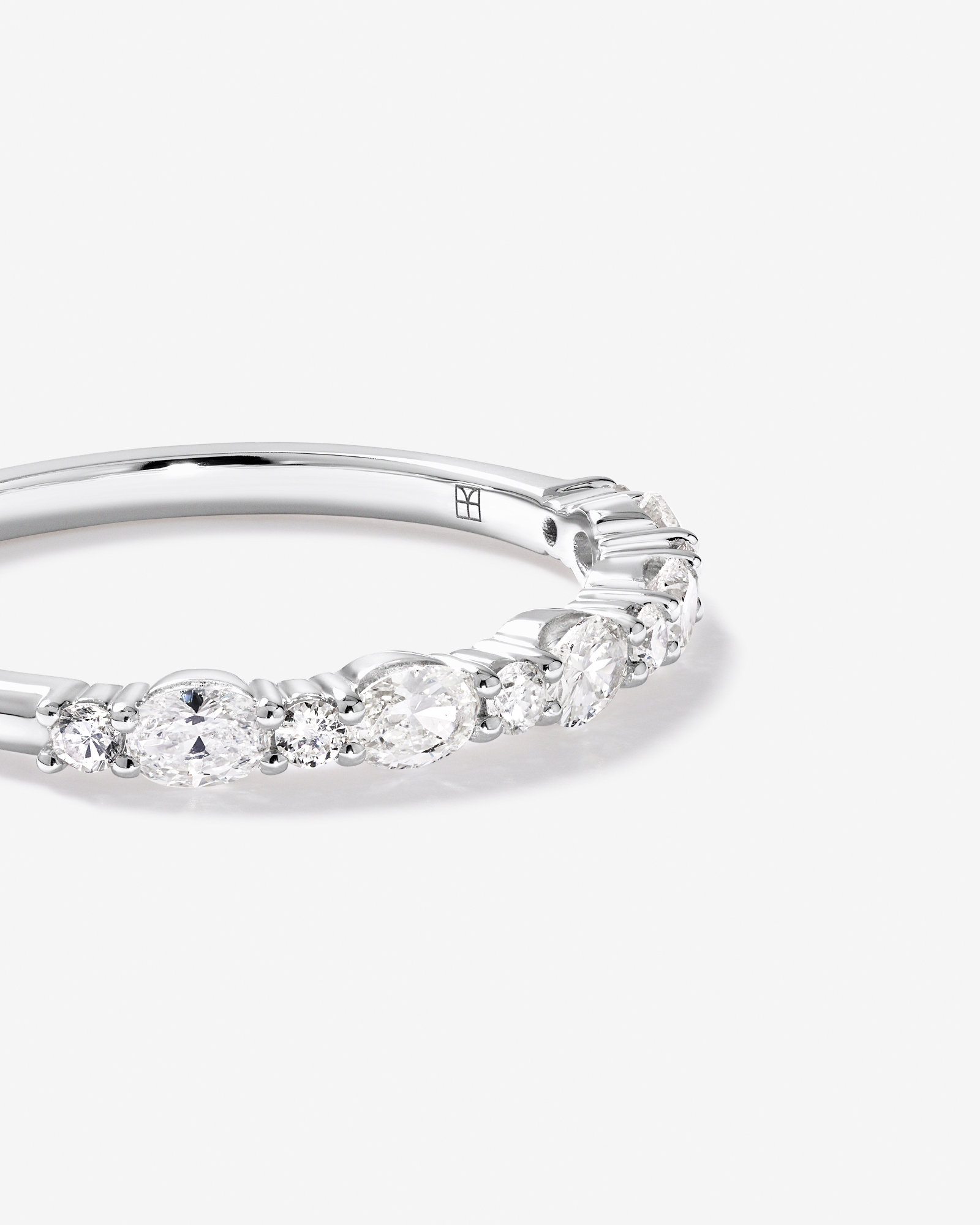 Alliance en or blanc 14 carats avec diamant de 0,44 carat