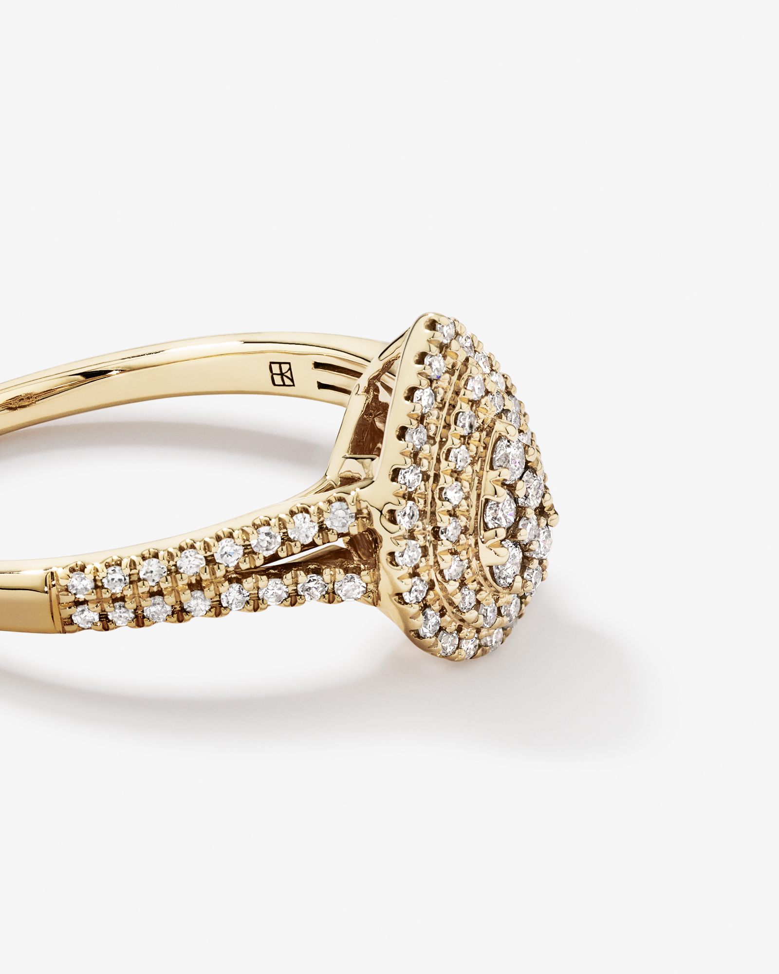 Bague halo de diamants en forme de poire de 0,30 carat en or jaune 10 kt