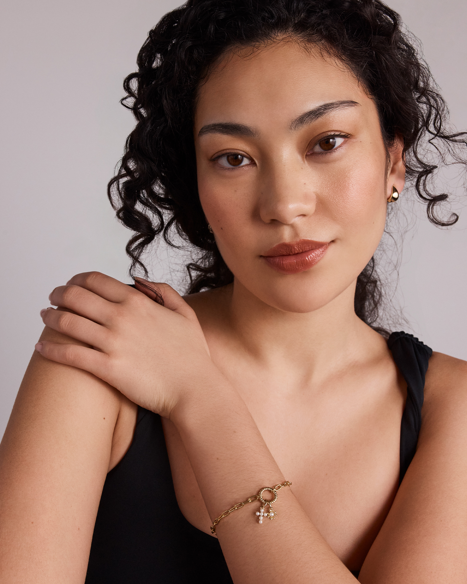 Pendentif Croix Avec Perle D’Eau Douce De Culture En Or Jaune 10 Carats