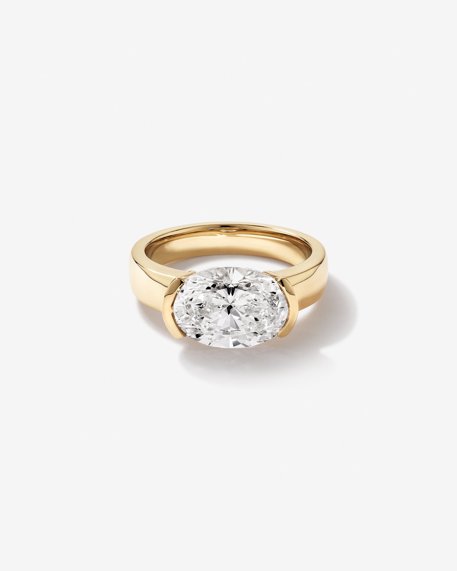 Bague solitaire en or jaune 18 carats avec diamant de laboratoire taille ovale East-West de 4,06 carats