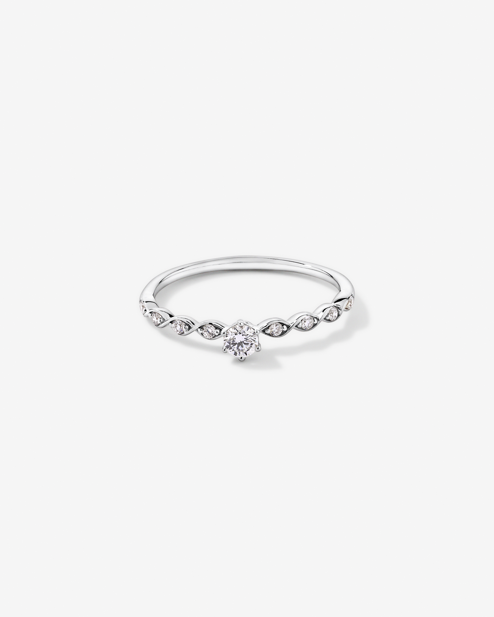0.17TW Round Brilliant Laboratory-Grown Diamond Promise Ring 10kt Gold