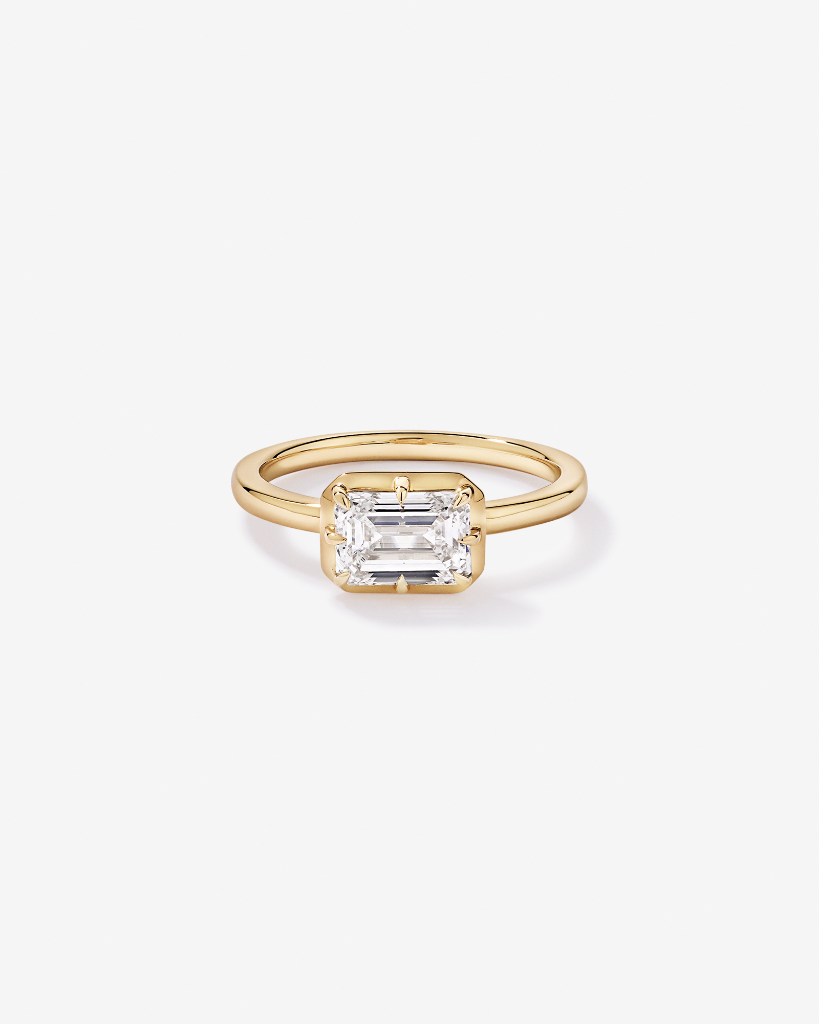 Bague solitaire en or jaune 14 carats sertie d'un diamant de laboratoire taille émeraude 1,50 carat