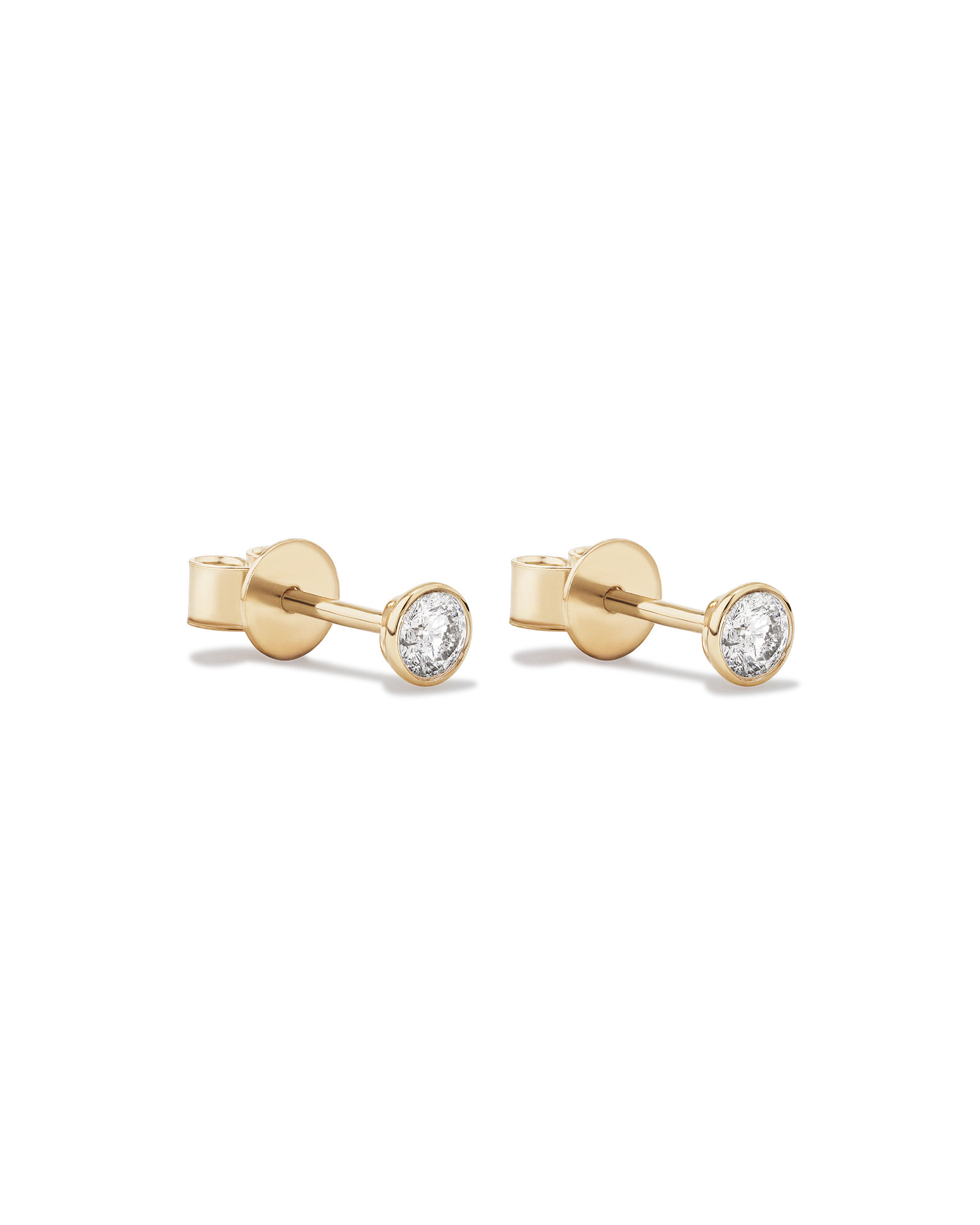 Boucles d’oreilles rondes TW à lunette solitaire brillante de 0,25 carat en or jaune 18 carats