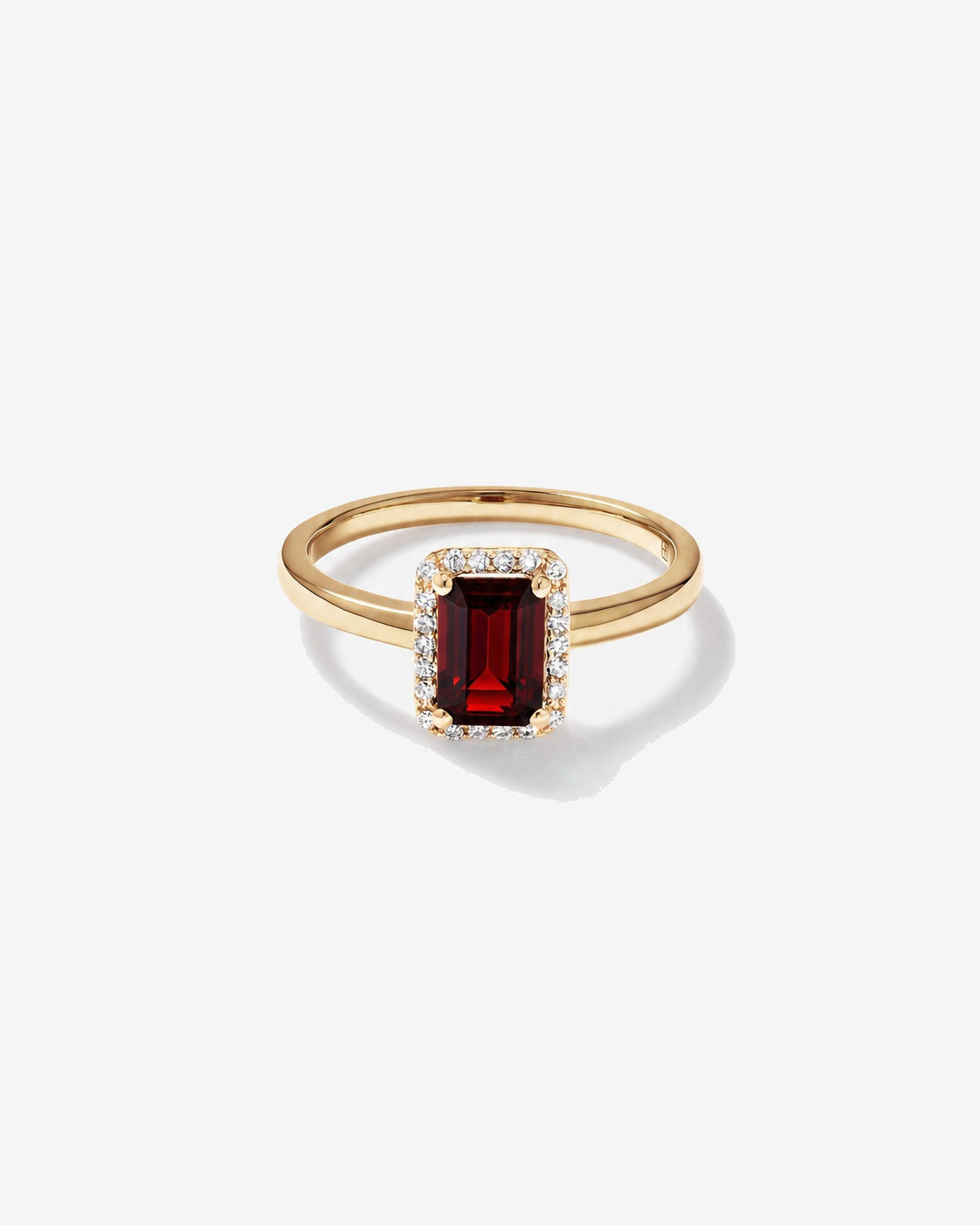 Bague halo Grenat taille émeraude avec diamants en or jaune 10 ct