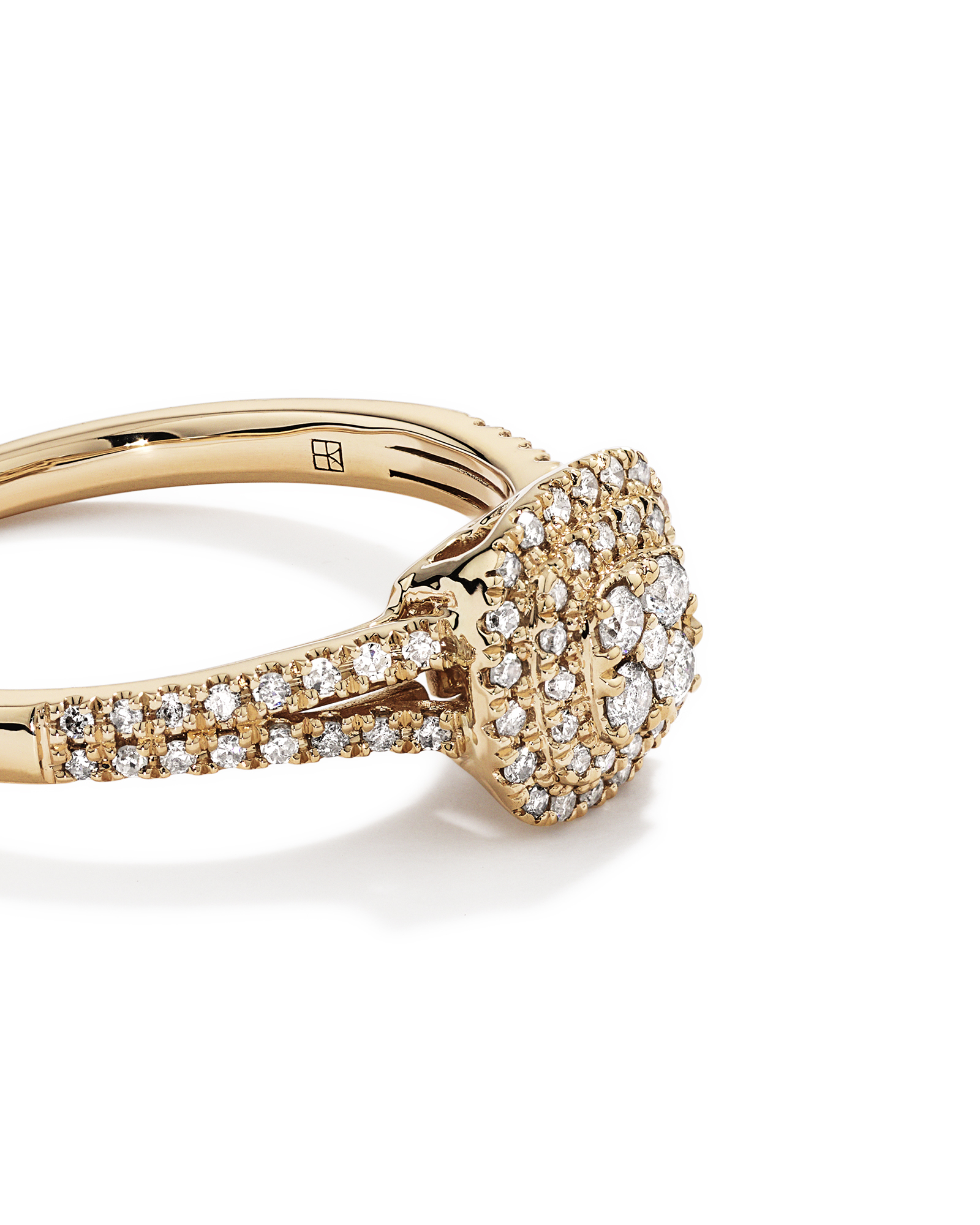 Bague halo de diamants taille coussin de 0,30 carat en or jaune 10 carats