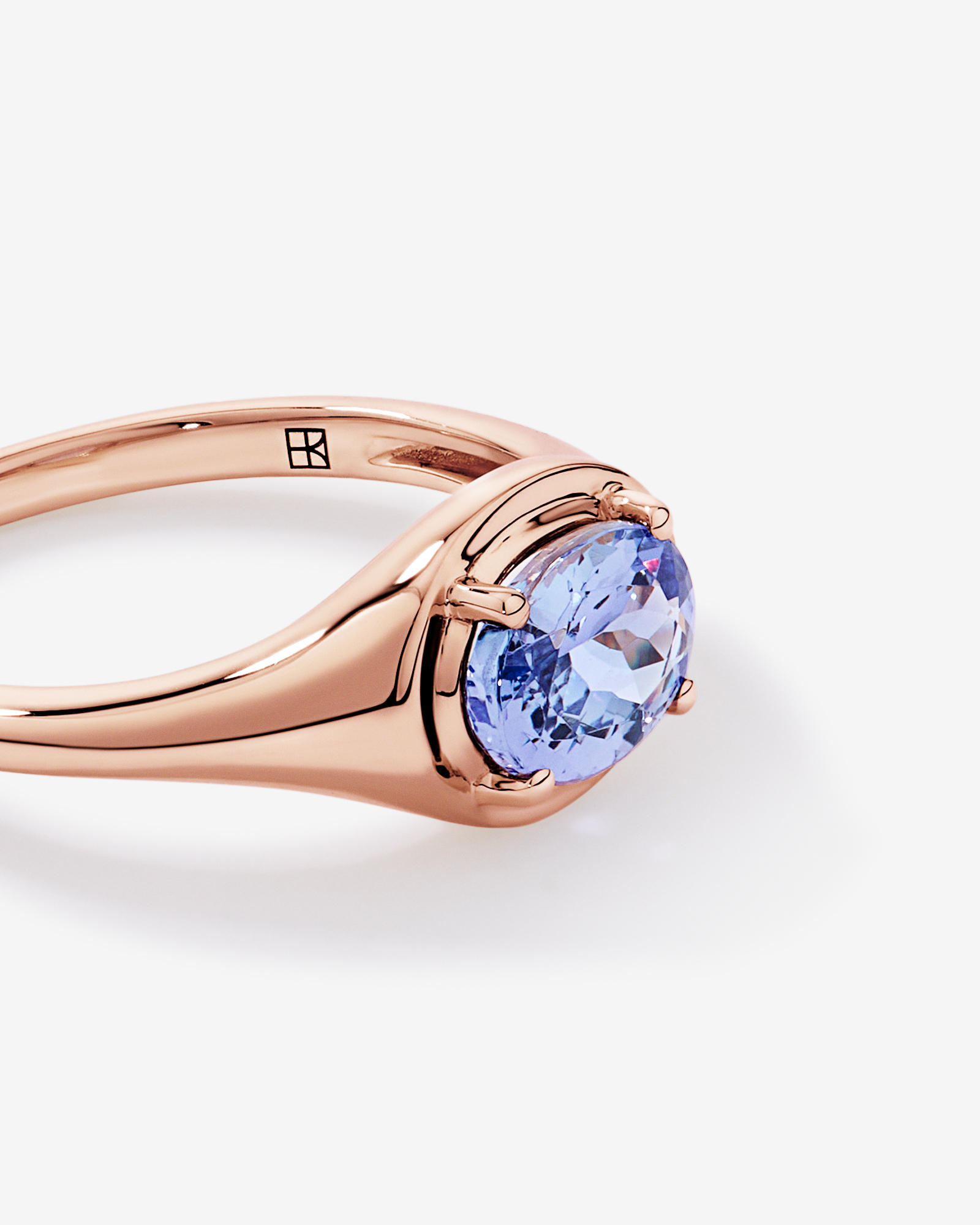 Oval Cut Tanzanite East-to-West Set Ring 10kt Rose Gold
