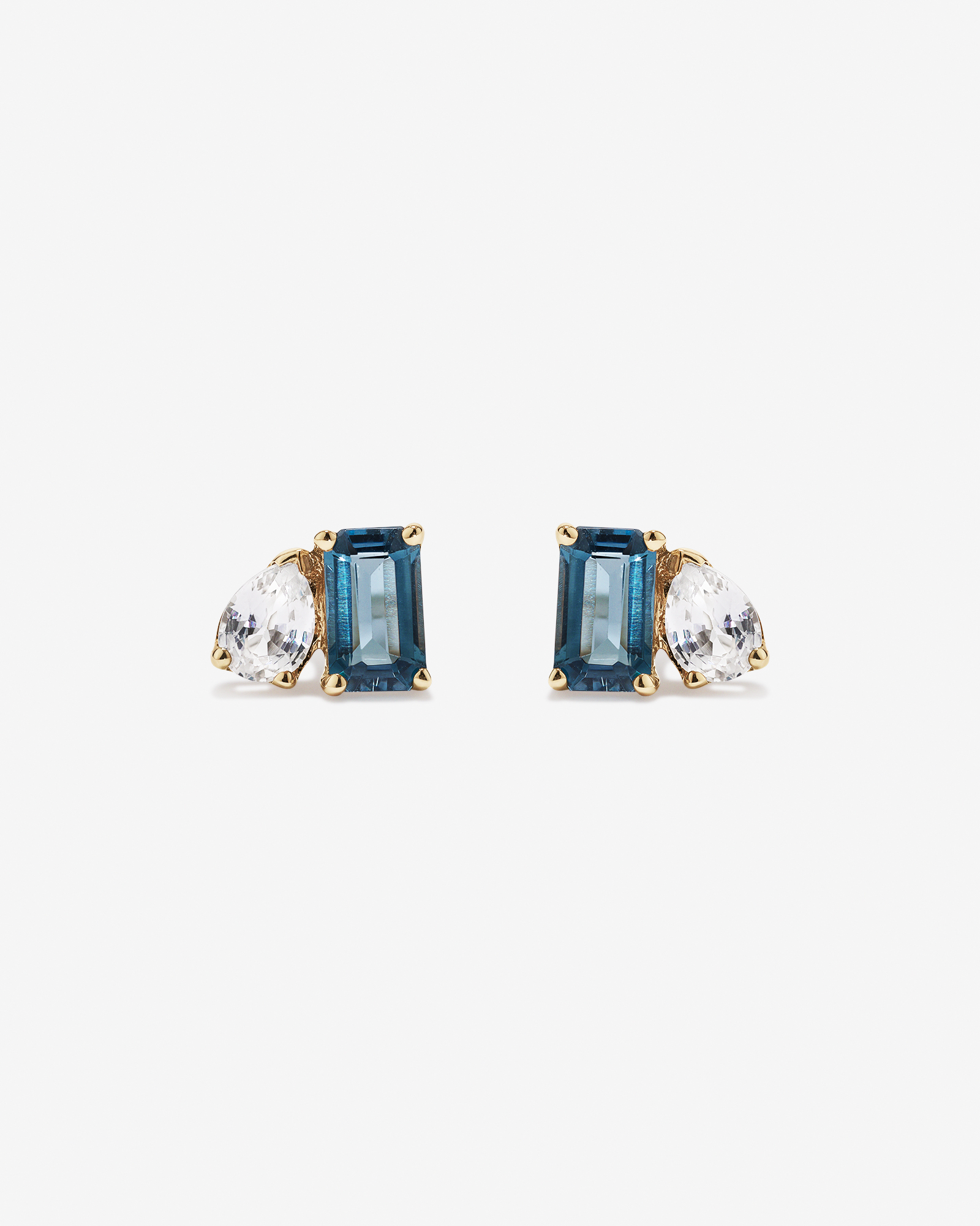 Boucles d’oreilles avec saphir blanc taille poire et topaze bleu de Londres taille émeraude en or jaune 10 carats