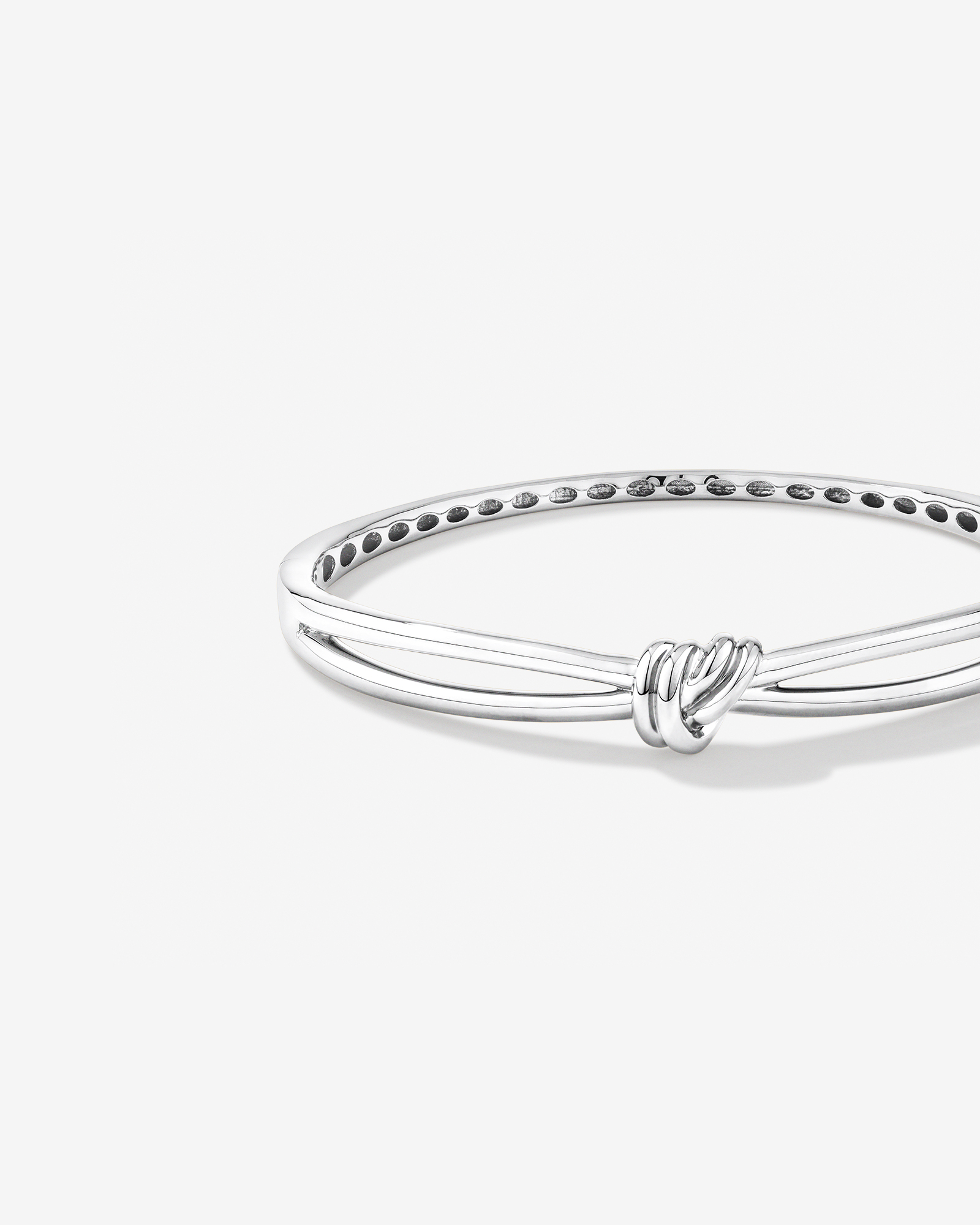 Bracelet ovale à bande fendue avec nœud en argent sterling