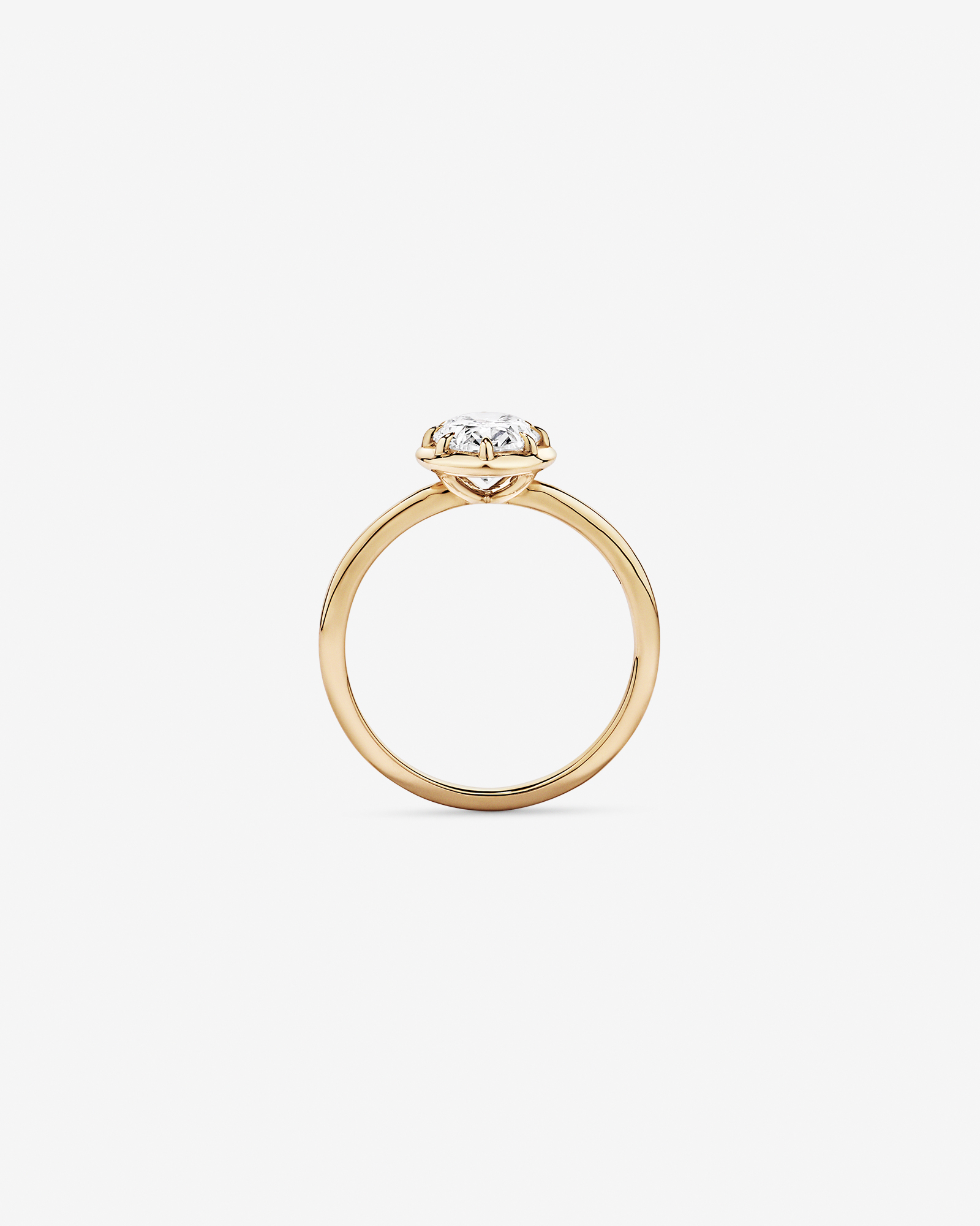 Bague solitaire en or jaune 14 carats sertie d'un diamant ovale de synthèse 1,50 carat