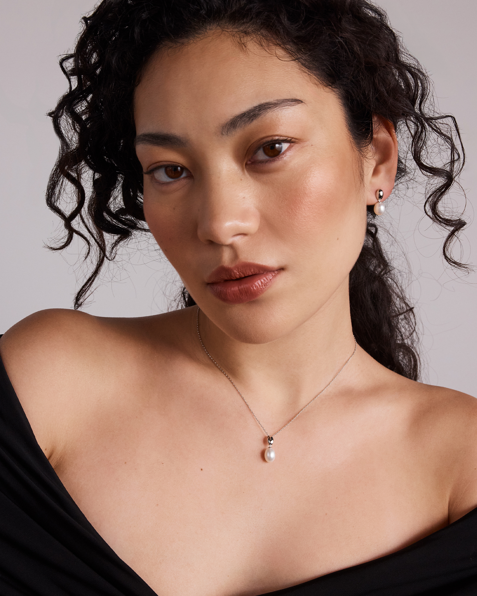 Ensemble En Argent Sterling Avec Boucles D’Oreilles À Tige Pendantes Et Pendentif En Perle D’Eau Douce De Culture Ovale