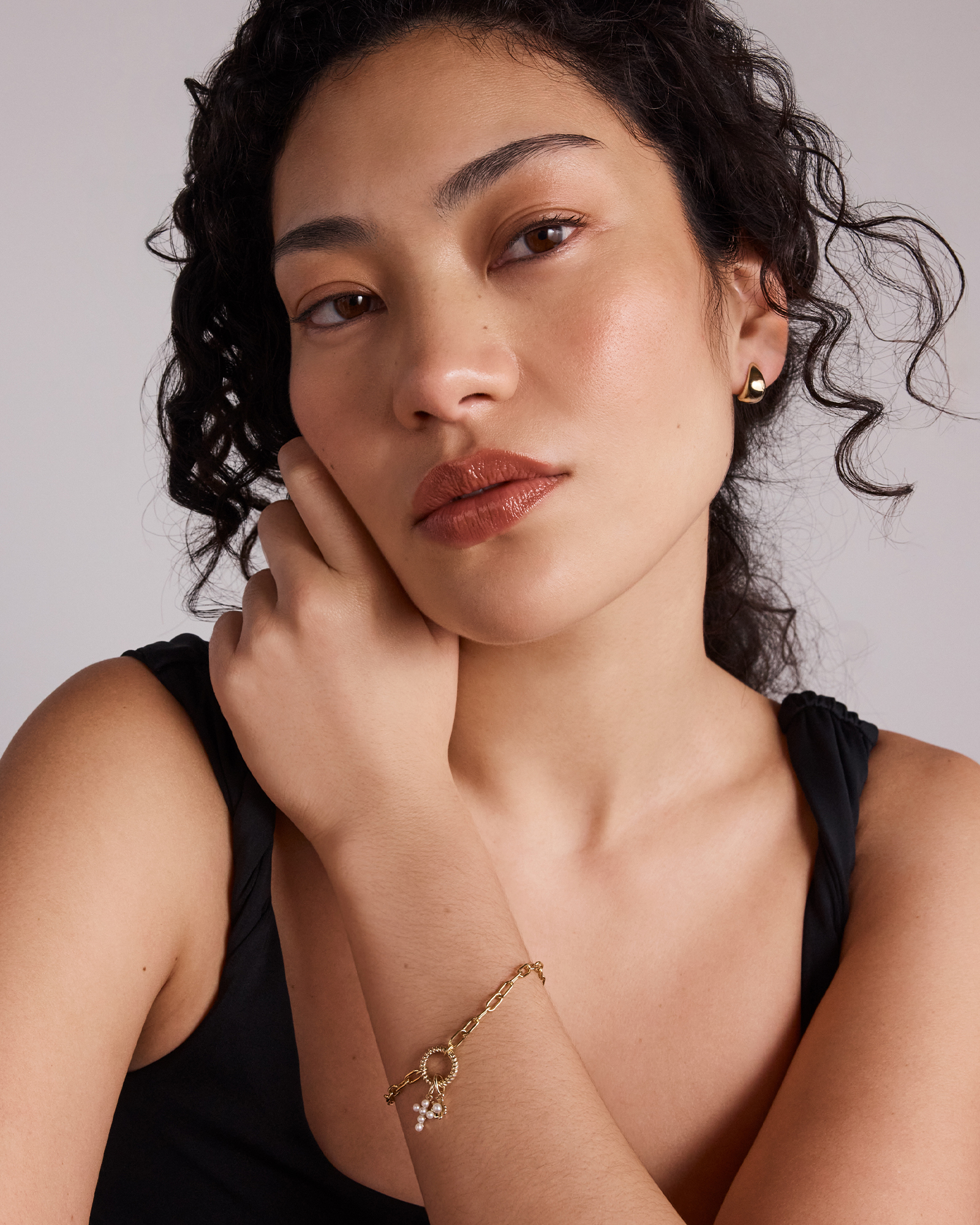 Pendentif Croix Avec Perle D’Eau Douce De Culture En Or Jaune 10 Carats