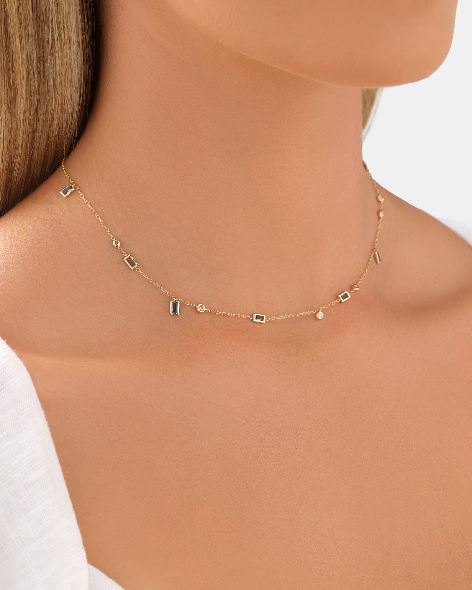 Collier à topaze en or jaune 10 K avec diamants totalisant 0,14 ct