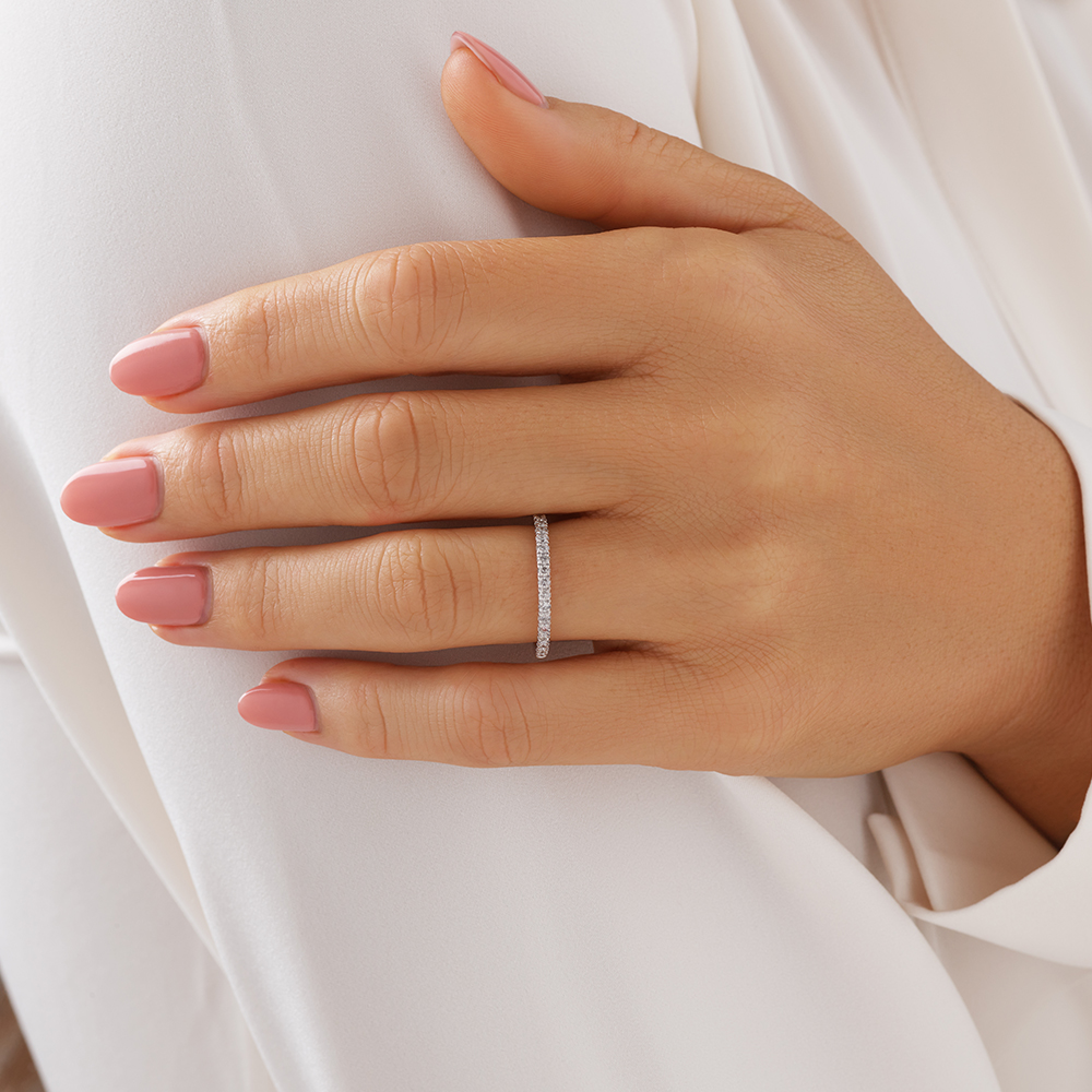 Alliance en or blanc 14 K avec diamants totalisant 0,34 ct