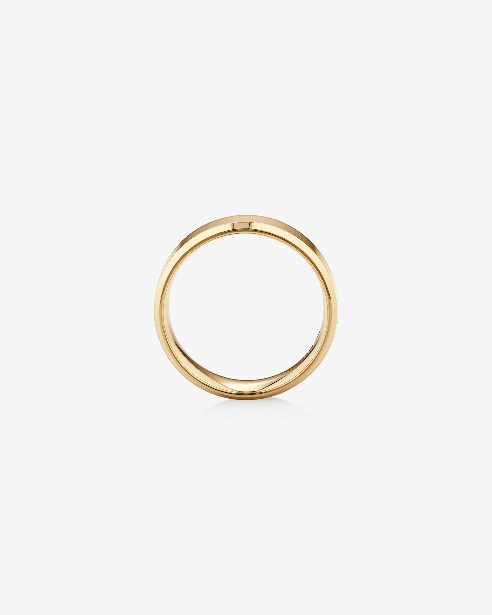 7mm Flat Bevelled Wedding Band in 10kt Yellow Gold