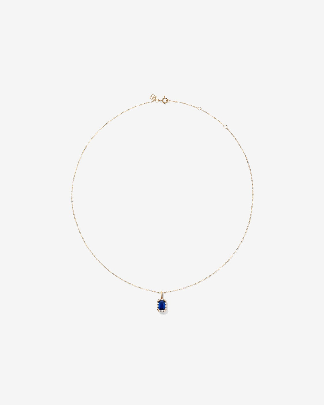 Pendentif halo Saphir créé taille émeraude avec diamants et chaîne en or jaune 10 ct