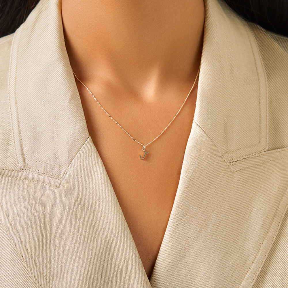 Pendentif « J » en or jaune 10 K