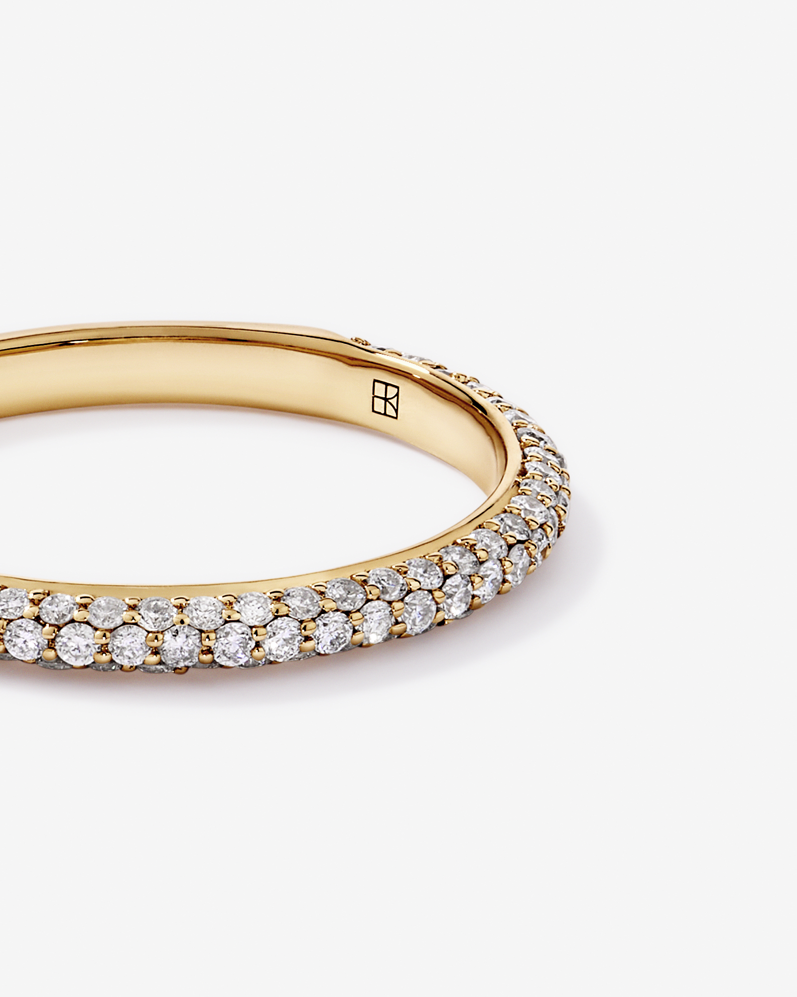 Alliance en or jaune 14 carats sertie de diamants taille brillant rond pavé (poids total 0,40 carat)