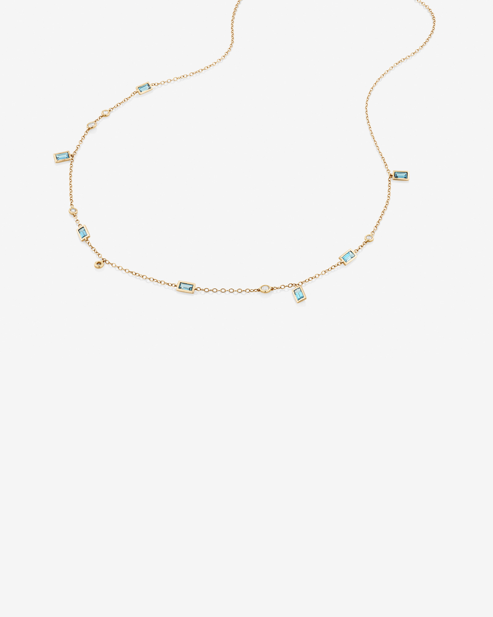 Collier à topaze en or jaune 10 K avec diamants totalisant 0,14 ct