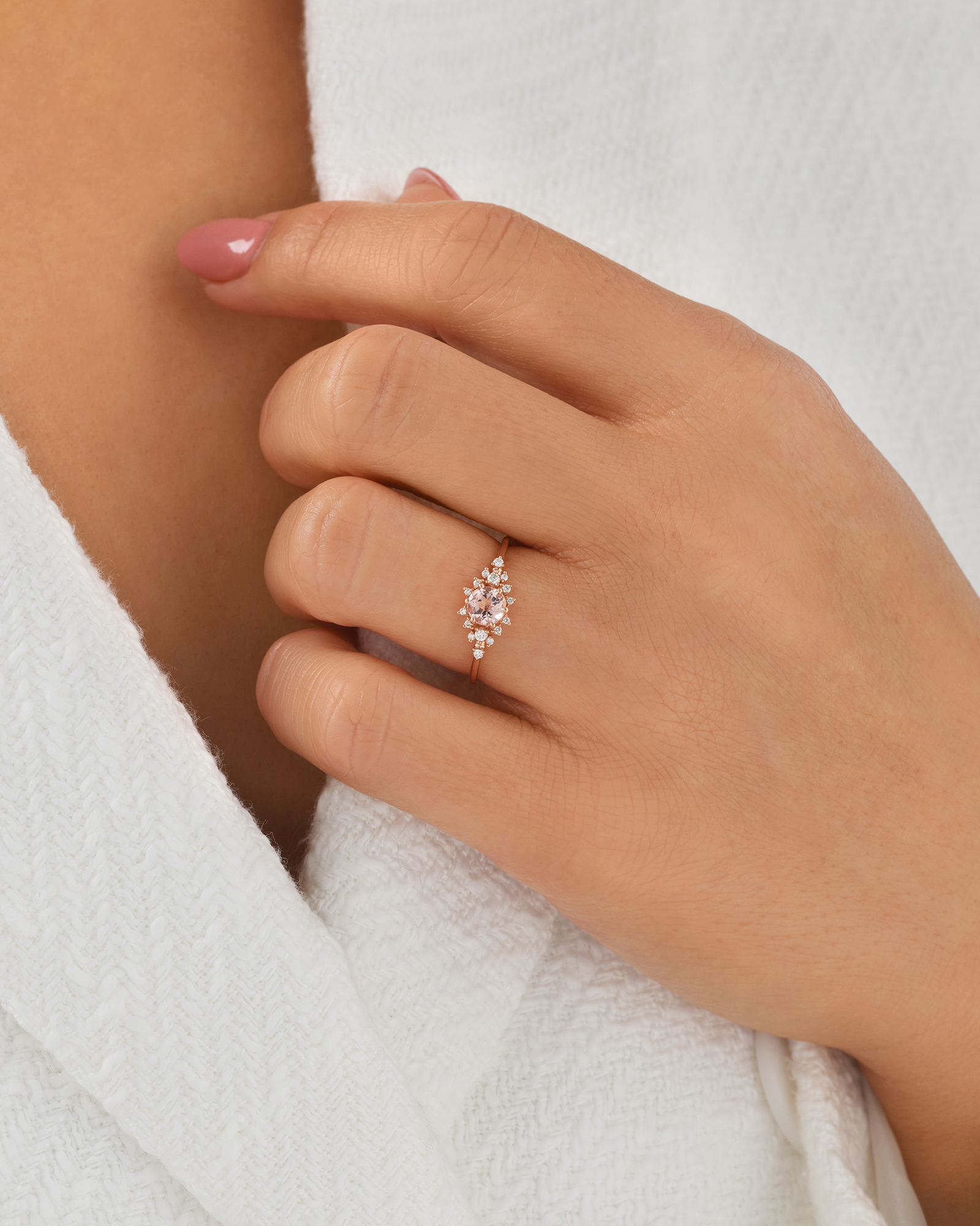 Bague en or rose 10 K avec morganite et diamants totalisant 0,10 ct