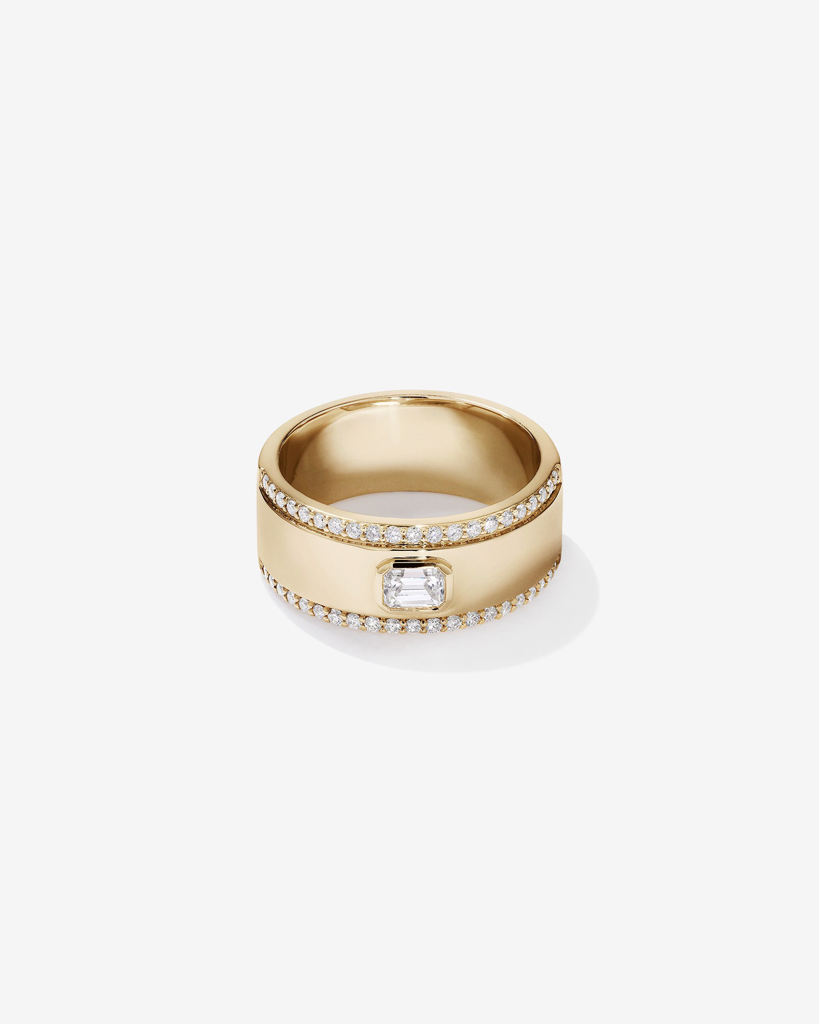 0,50 carat TW de bague en émeraude et diamant rond brillant cultivée laboratoire or jaune 10 carats