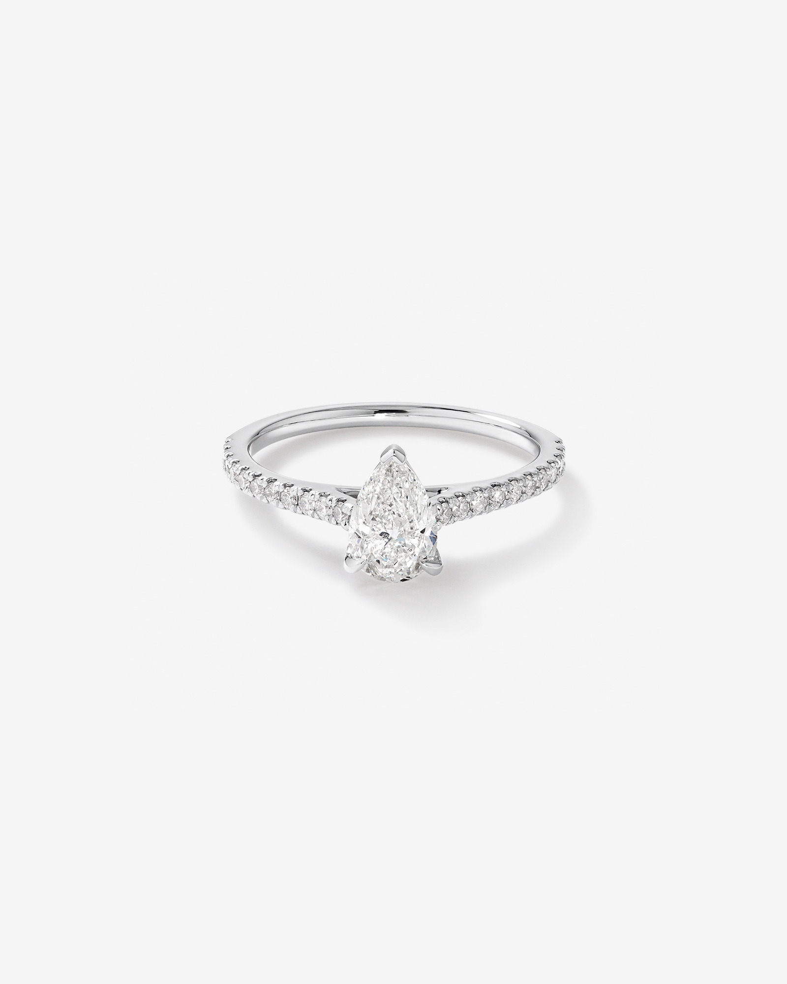 Bague de fiançailles en or blanc 14 K avec solitaire taille en poire et diamants totalisant 1,12 ct