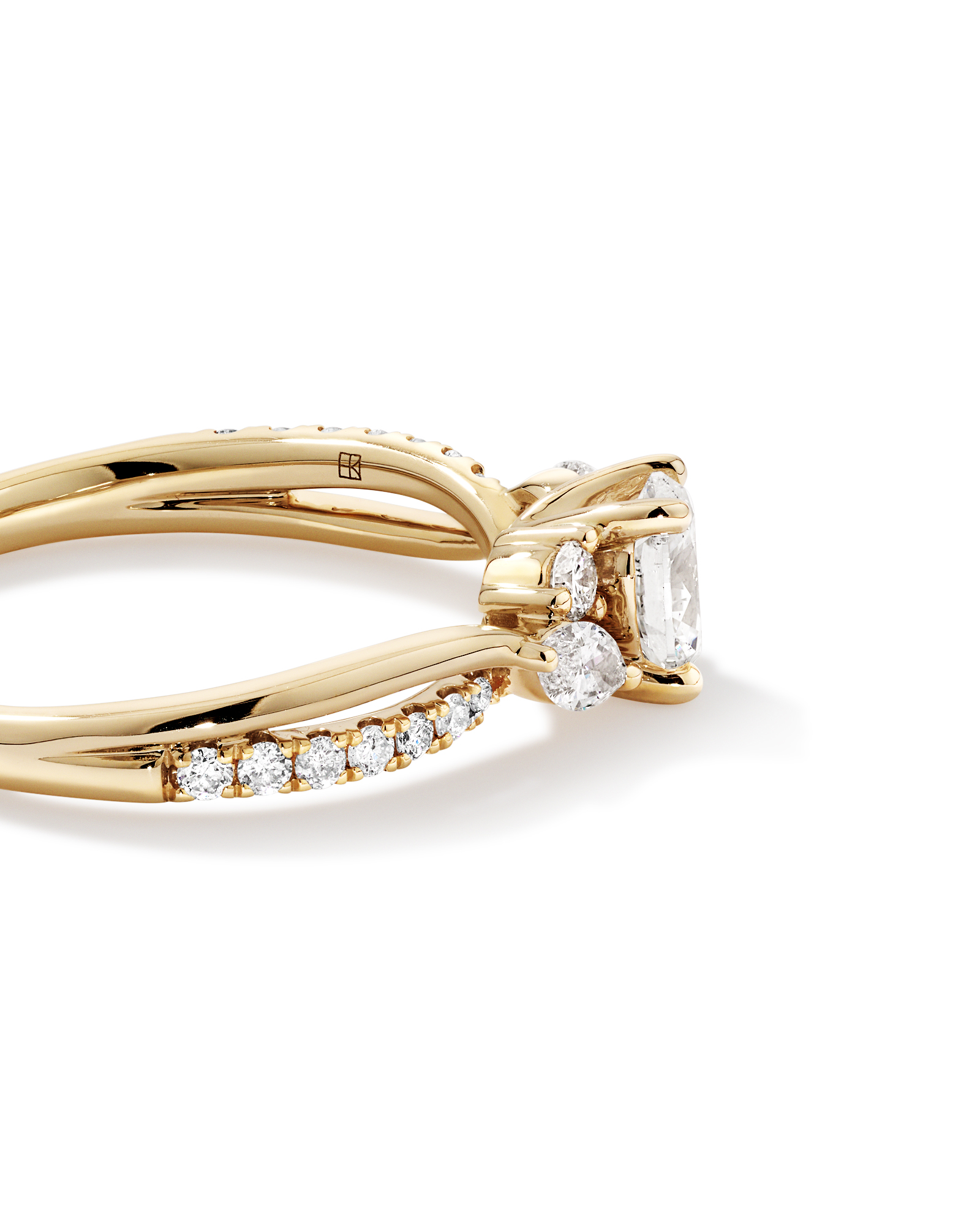 0,83 carat TW bague de fiançailles torsadée avec diamants ovales et marquise en or jaune 14 carats