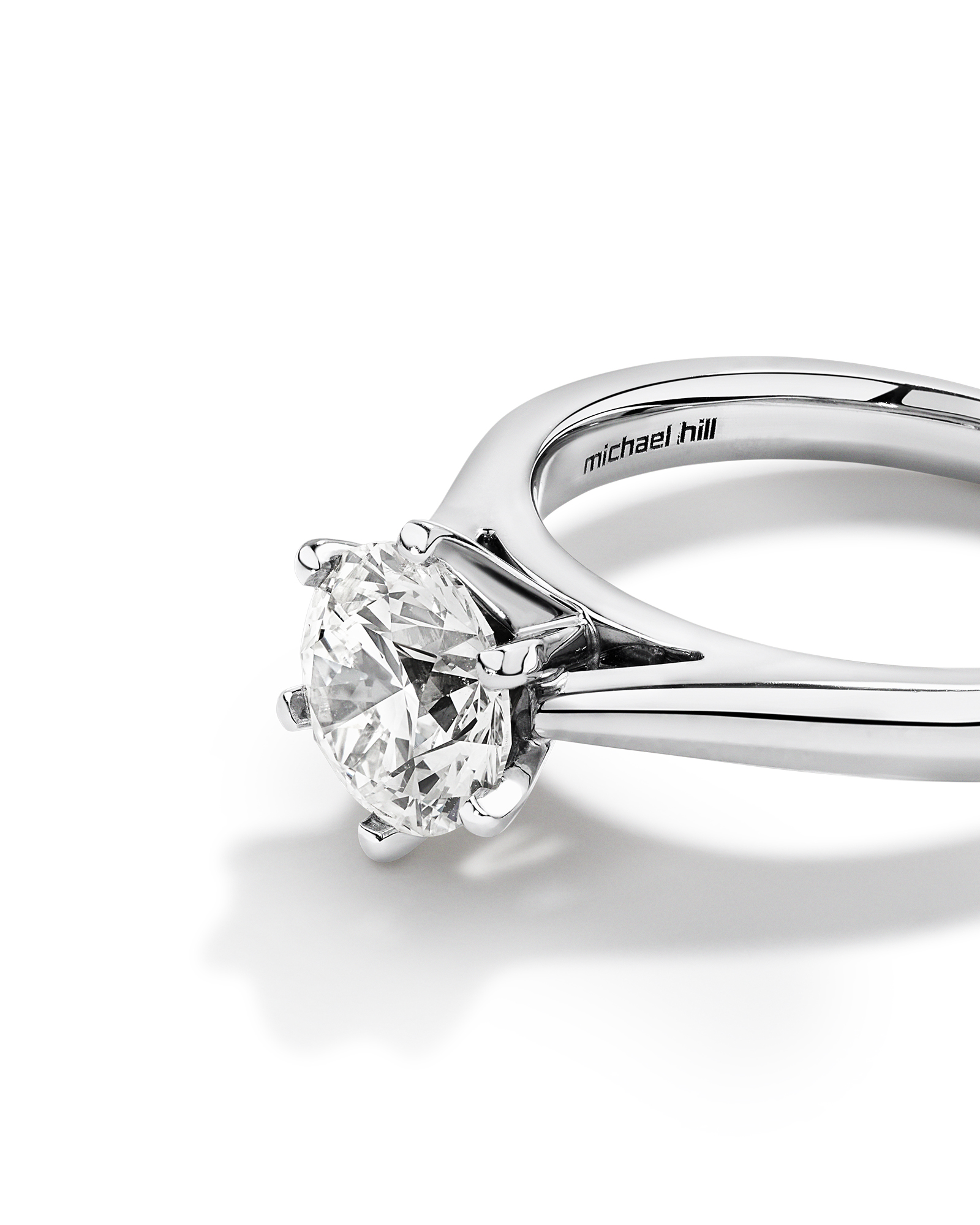 Bague de fiançailles solitaire certifiée avec un diamant de 1,50 carat TW en or blanc 14 carats