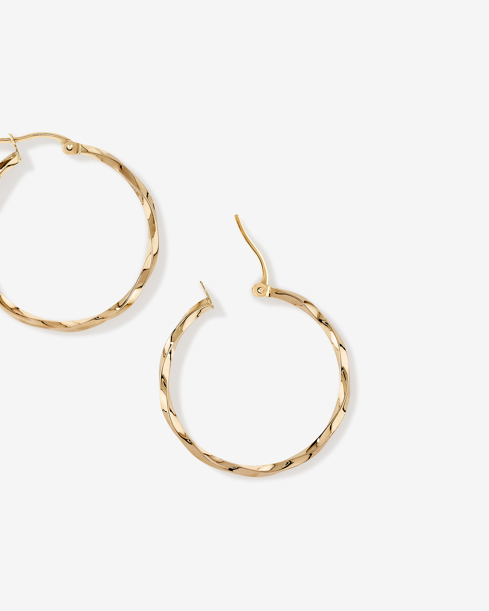 28mm Square Twist Hoop Earrings in 10kt Yellow Gold