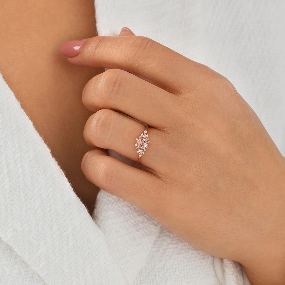 Bague en or rose 10 K avec morganite et diamants totalisant 0,10 ct
