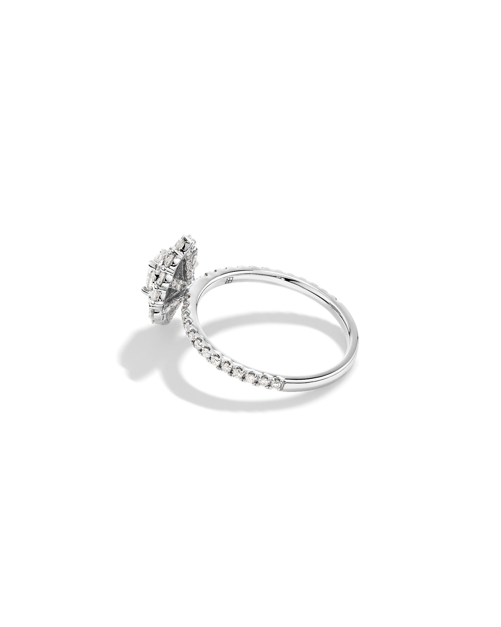 1,04 Carat Poids Total Bague De Fiançailles En Diamant Coupe Ovale Avec Halo Fantaisie, En Or Blanc 14 Ct