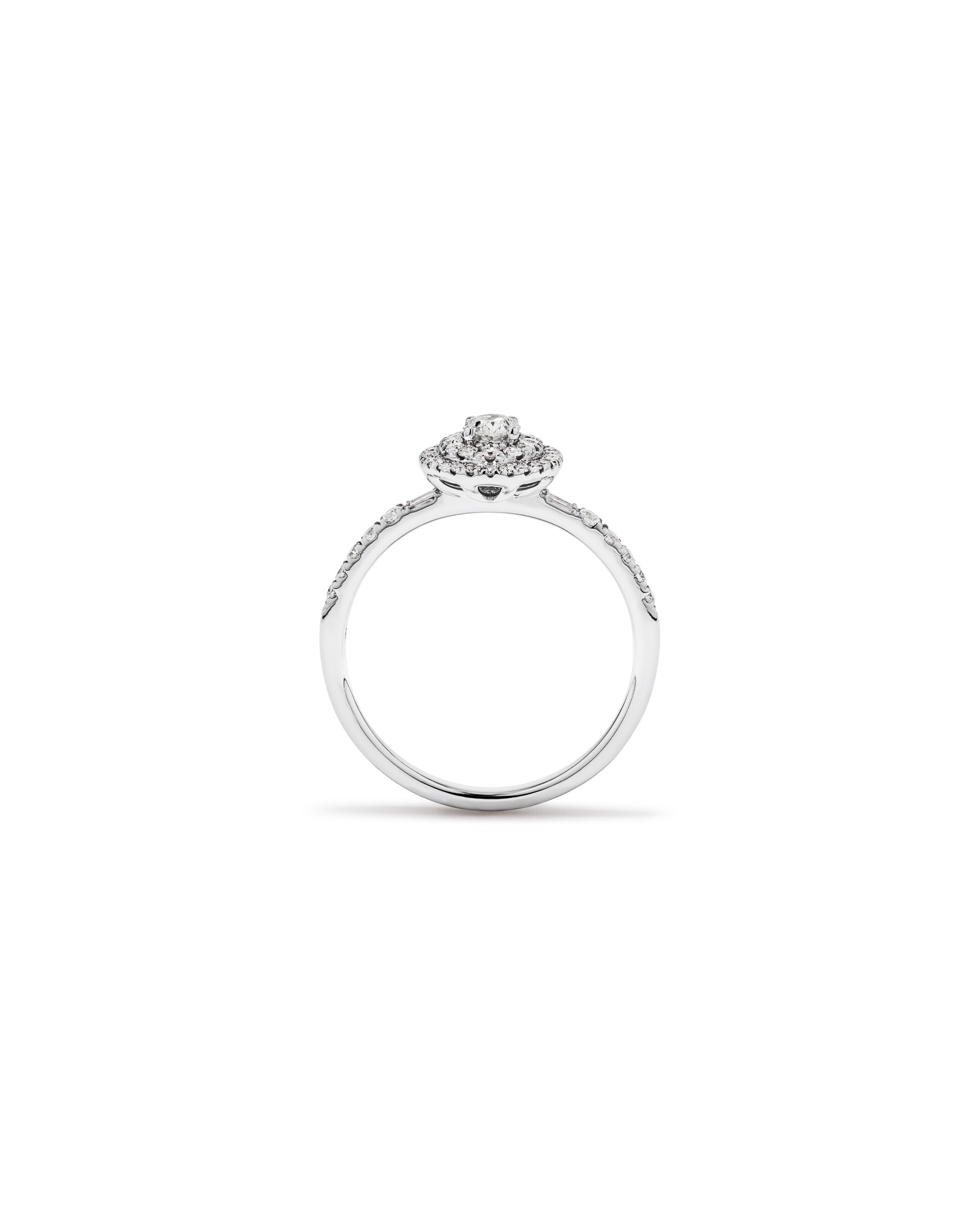 0,58 carat TW bague de fiançailles halo avec diamant ovale et accents latéraux baguette en or blanc 14 carats