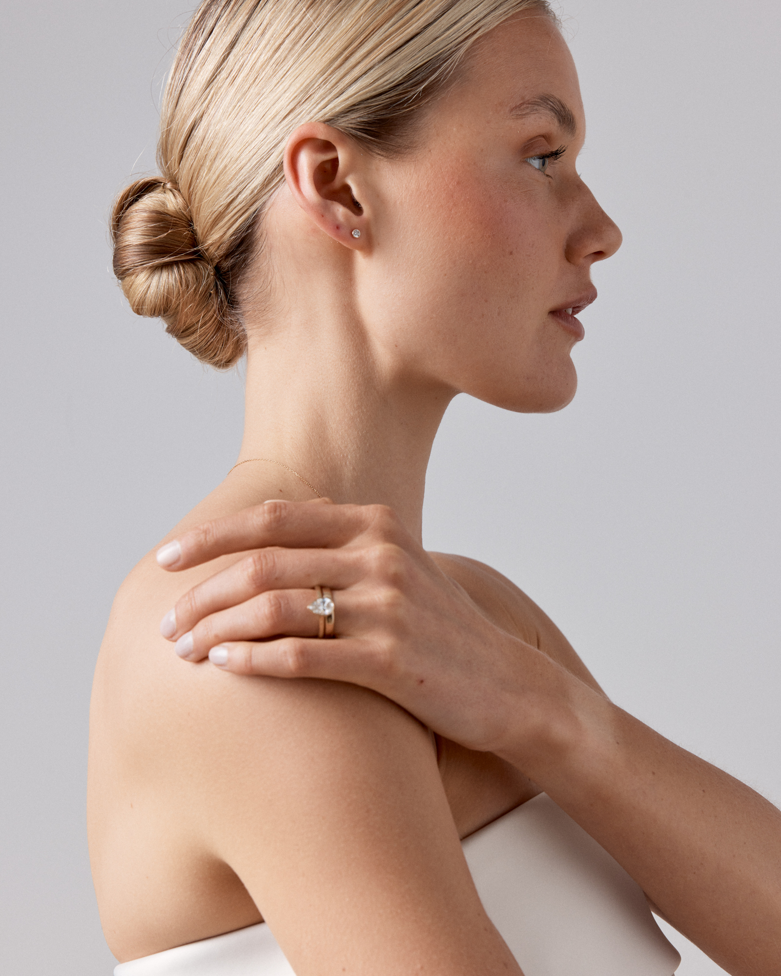 0.25 Carat TW Round Brilliant Diamond Solitaire Bezel Set Stud Earrings in 18kt Yellow Gold