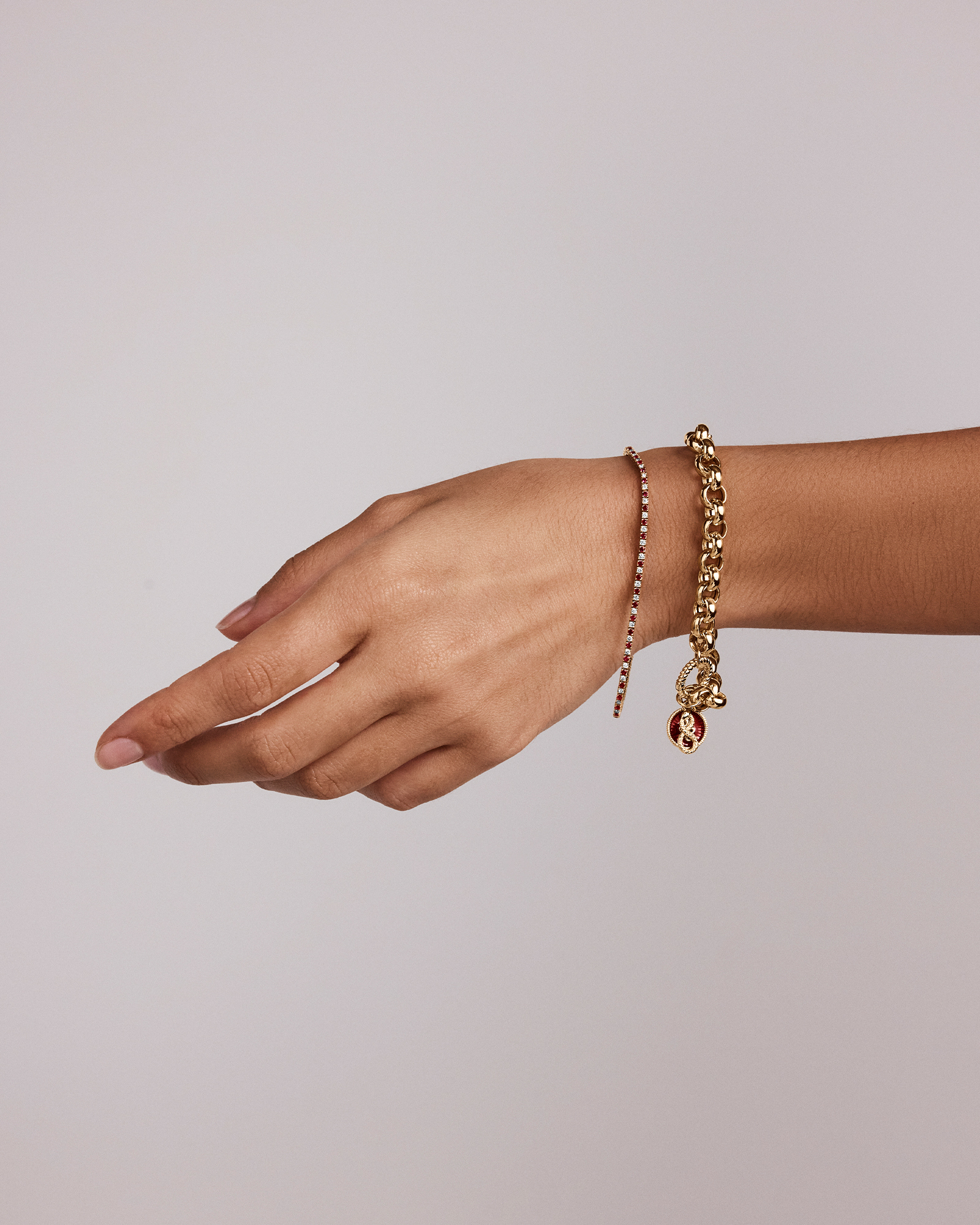 Bracelet tennis en or jaune 10 kt avec diamants de 0,68 carat TW et rubis créés