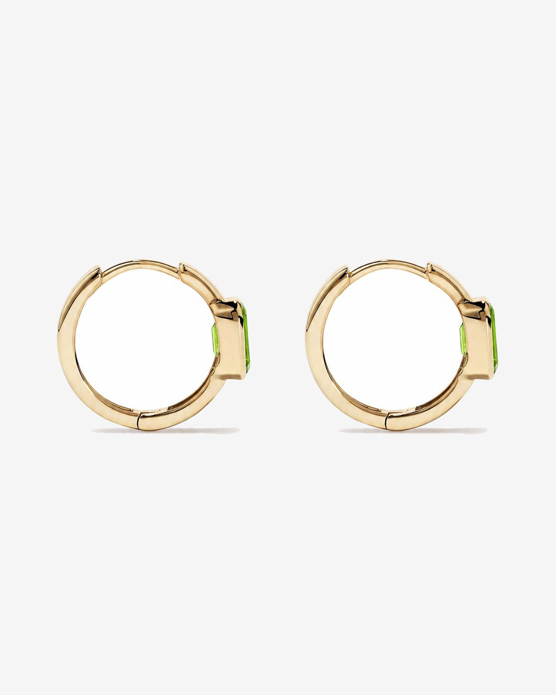 Boucles d'oreilles anneaux Péridot serties clos en or jaune 10 ct