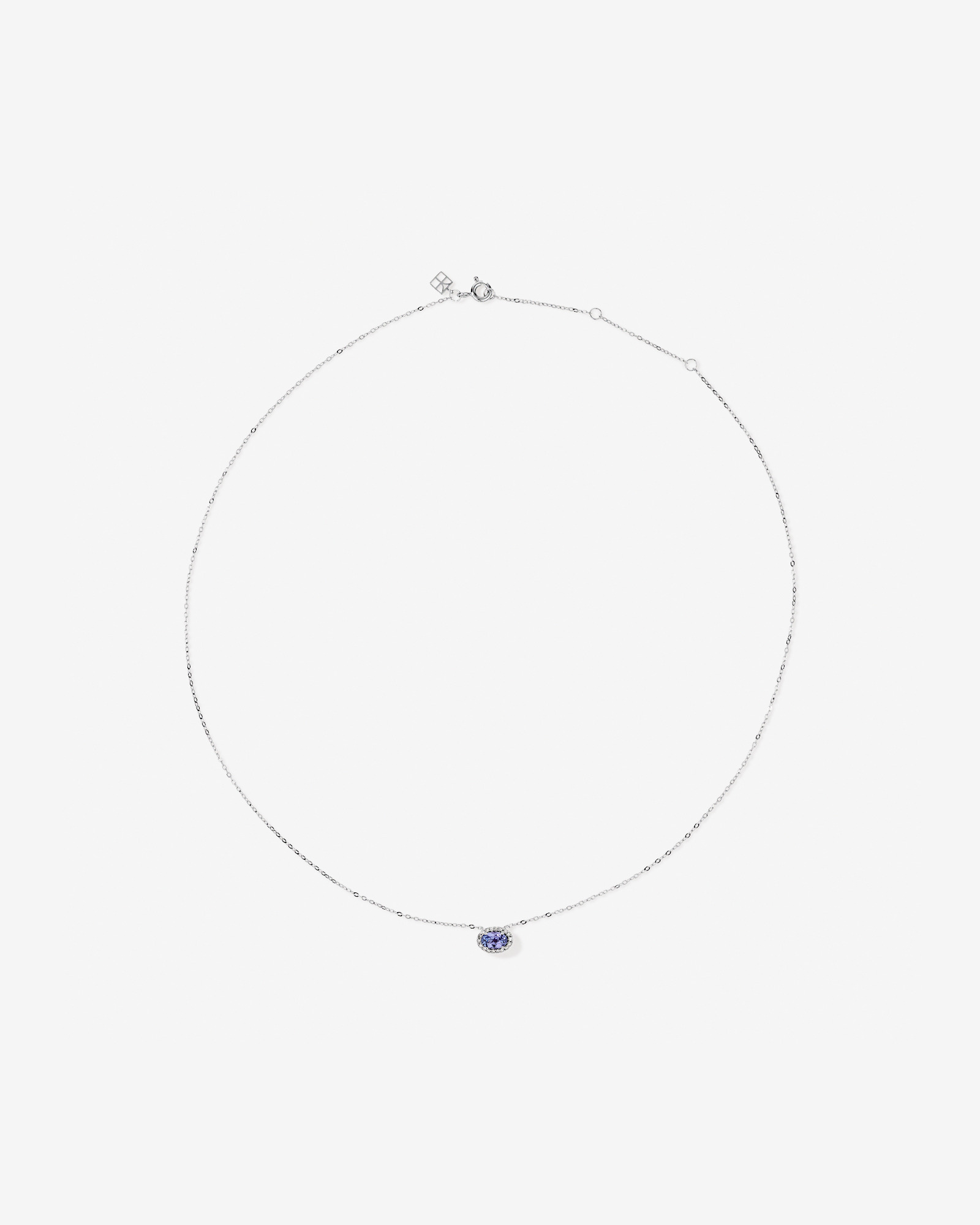 Collier Pendentif Halo Avec Pierre Précieuse Tanzanite Bleue Taille Ovale Et 0,08 Carat Pt De Diamants En Or Blanc 10 Ct
