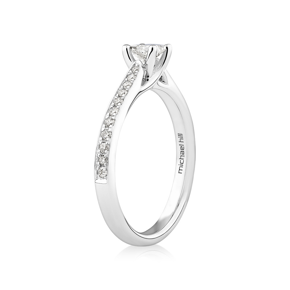 Bague de fiançailles à solitaire en or blanc 14 K avec diamants totalisant 0,50 ct