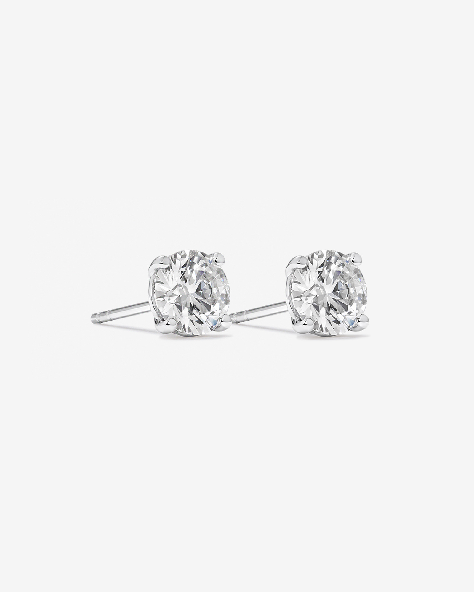 Boucles d’oreilles solitaires en diamant cultivées en laboratoire TW de 1,50 carat en or blanc 14 carats