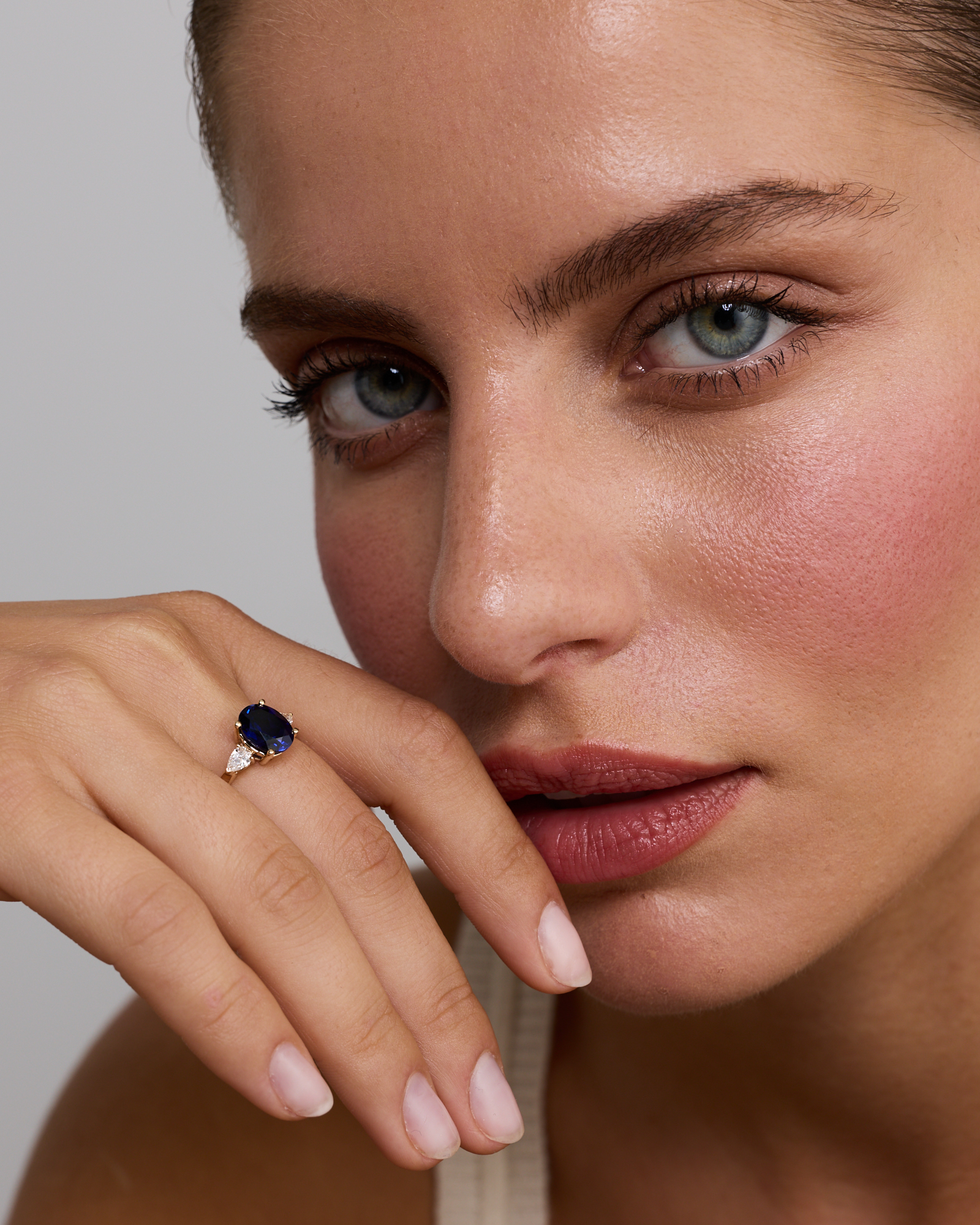 Création d’une bague en diamant TW cultivée laboratoire saphir et 0,27 carat or 10 carats