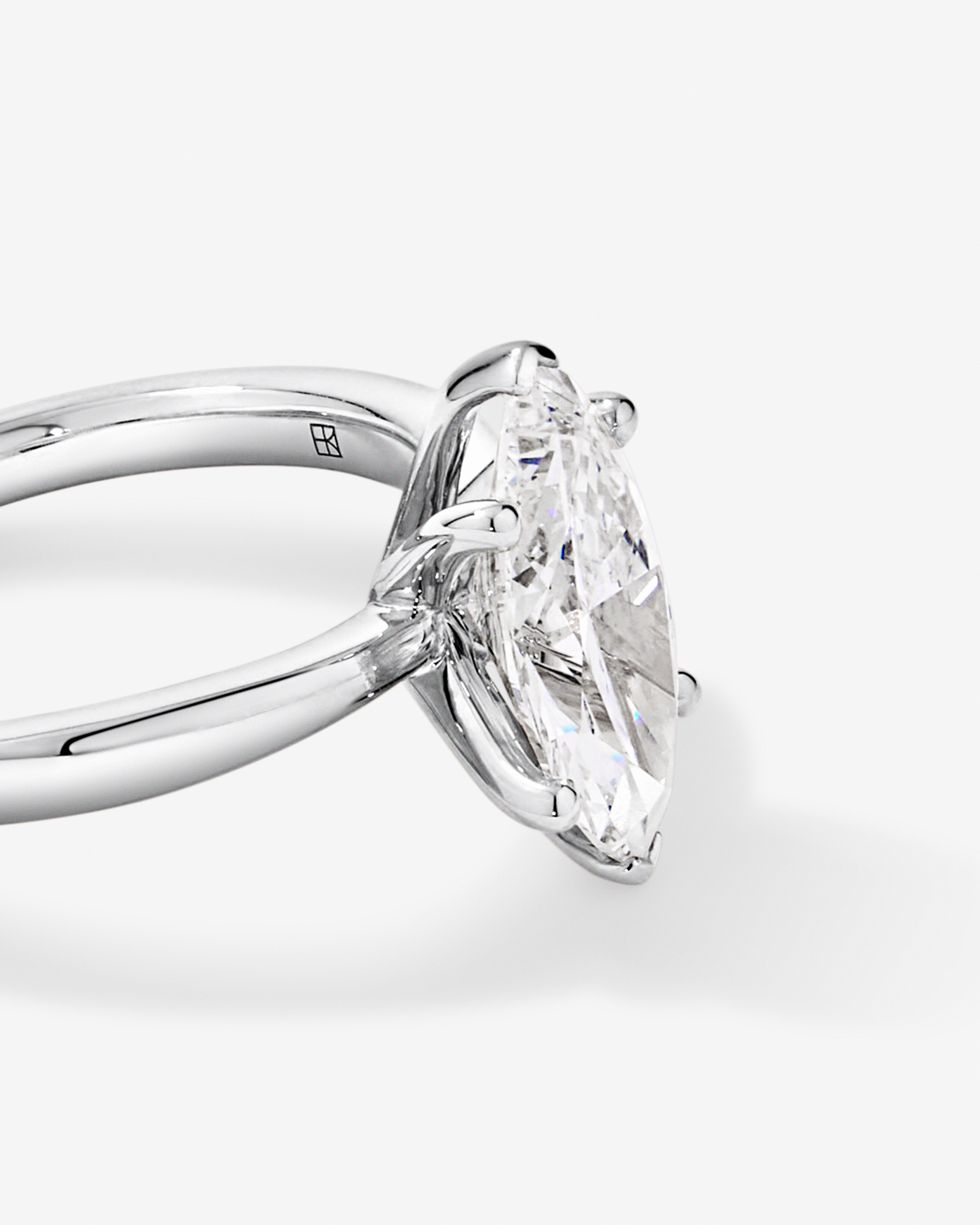 Bague solitaire marquise en or blanc 14 carats avec diamant de laboratoire (poids total 2,00 carats)