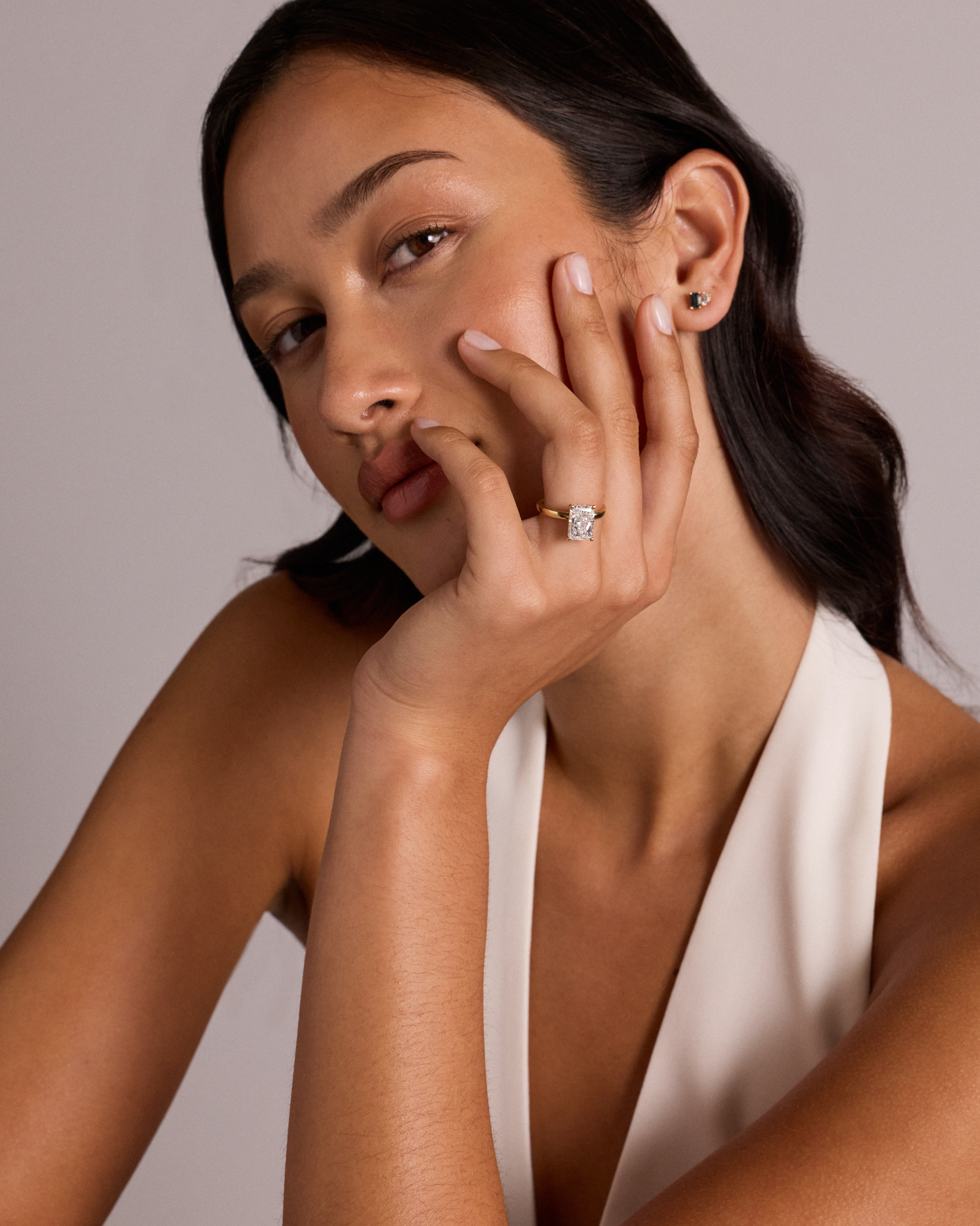 Bague solitaire en or jaune 18 carats avec diamant taille radiant de 3,10 carats (poids total)