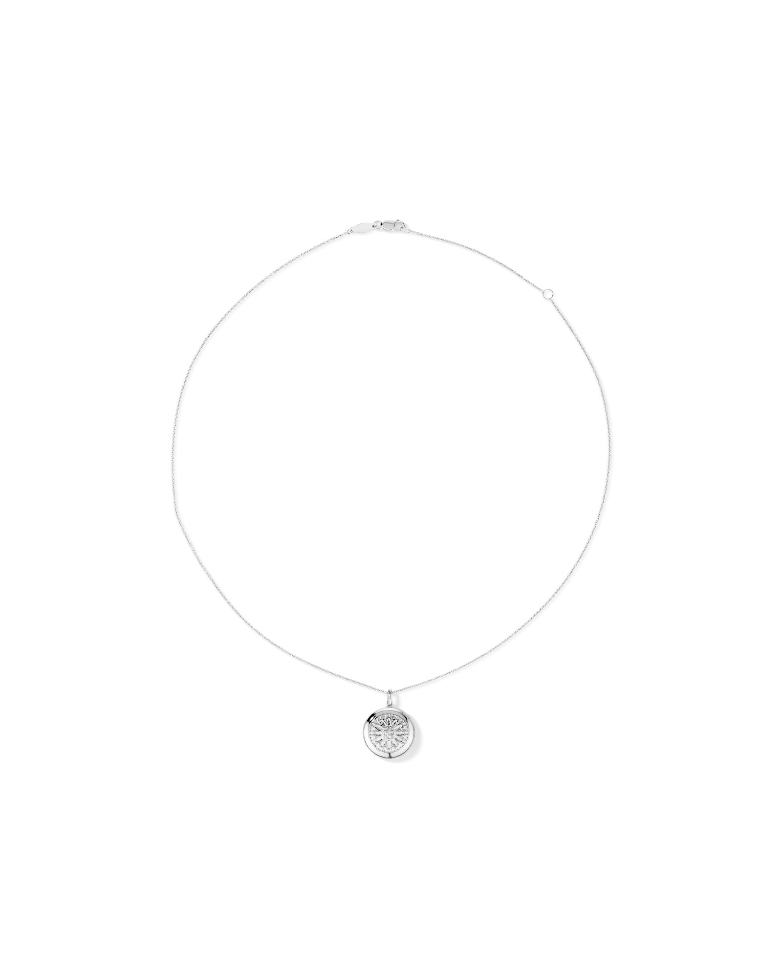 Médaillon rond gravé en argent sterling avec accent de diamant accompagné d'une chaîne