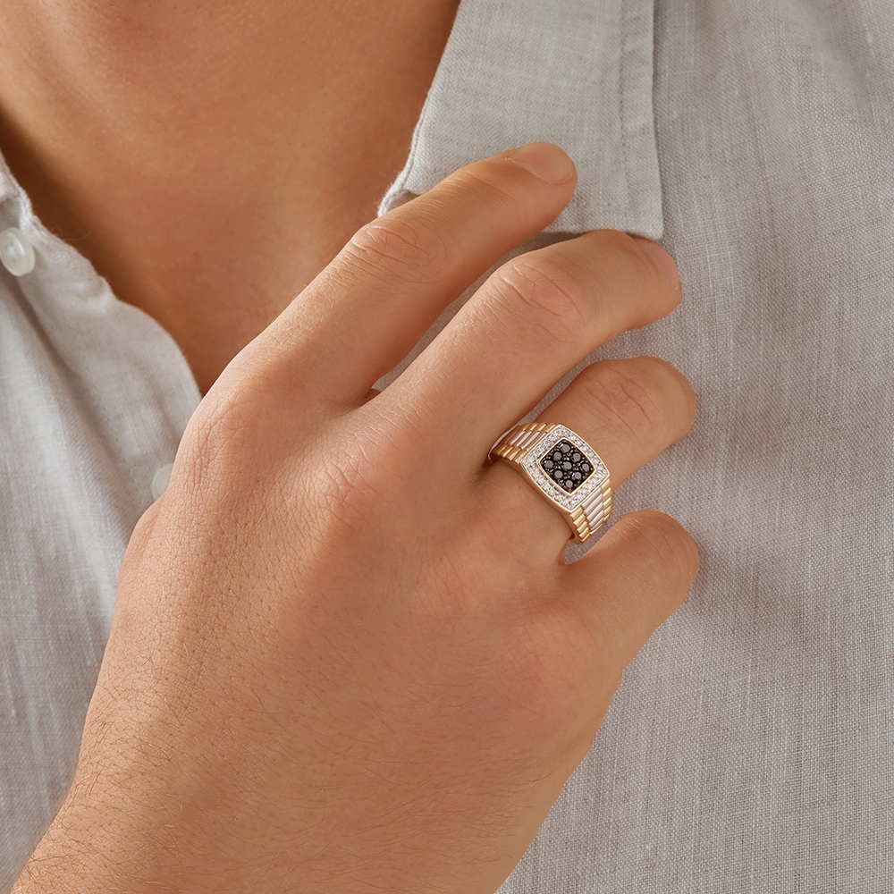 Bague en or blanc et jaune 10 K à diamants blancs et noirs rehaussés totalisant 0,75 ct pour homme