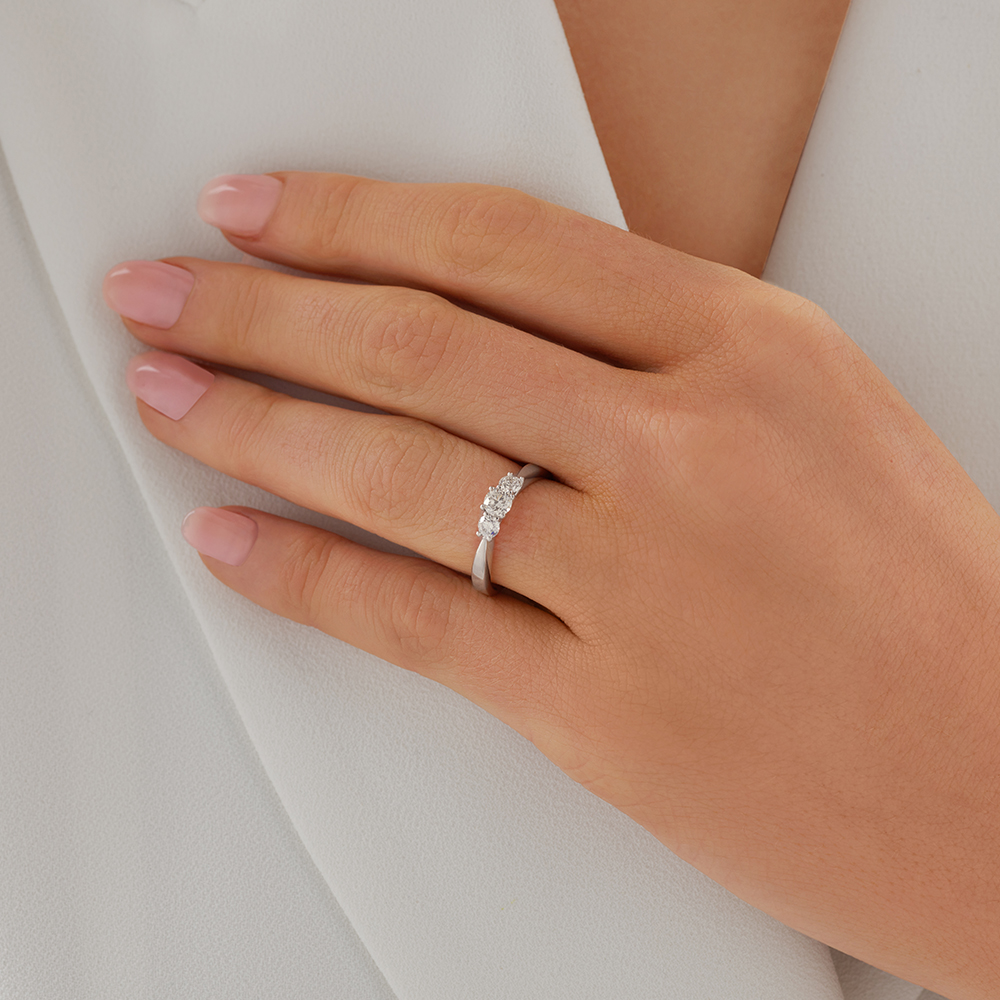 Bague de fiançailles en or blanc 10 K avec diamants totalisant 0,50 ct